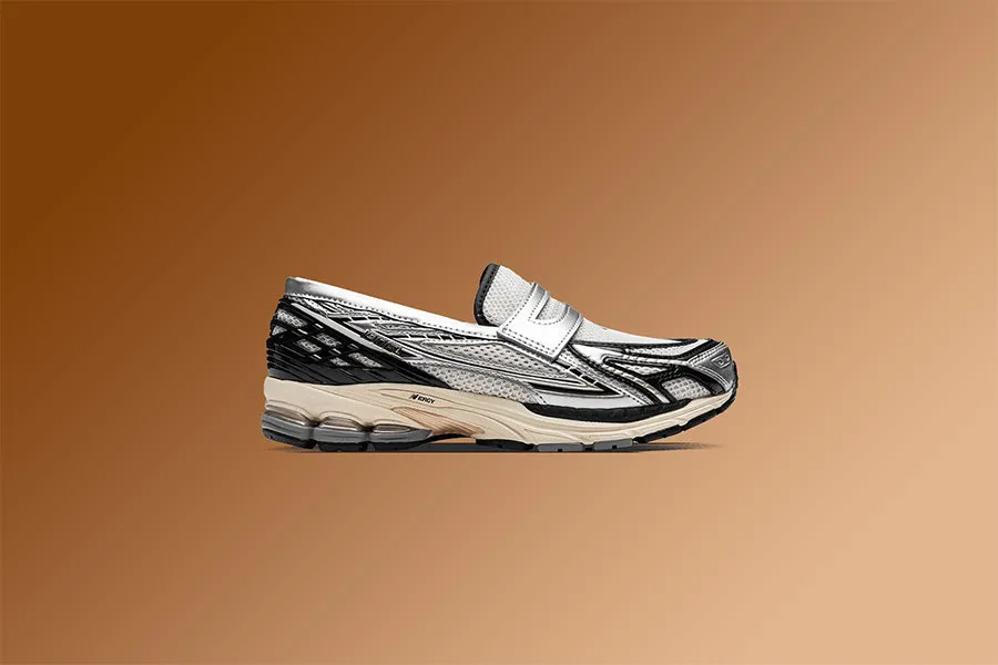 1906L - Silver Metallic/Black New Balance Arch Support Sneakers