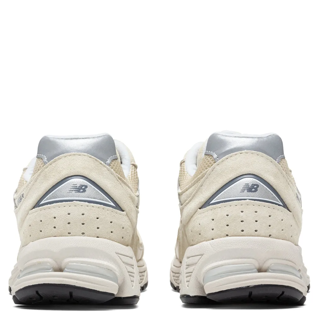 2002R - Bone New Balance Arch Support Sneakers
