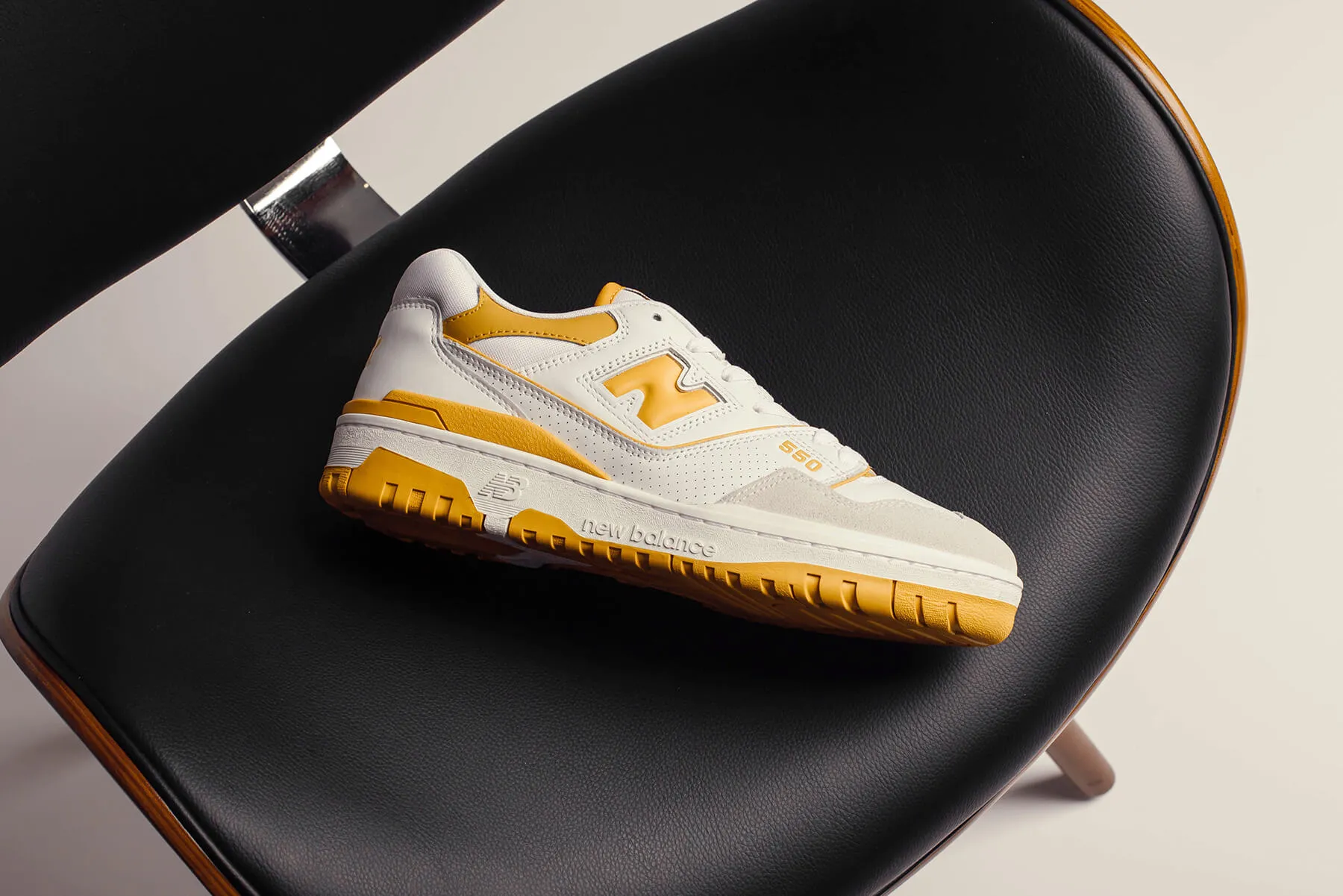 550 - White/Yellow New Balance Arch Support Sneakers