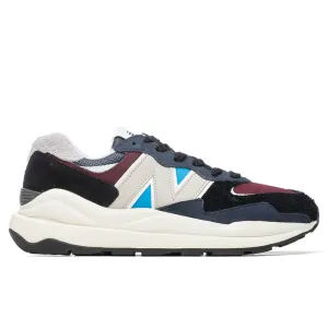 57/40 - Navy/Burgundy New Balance sneakers with arch support