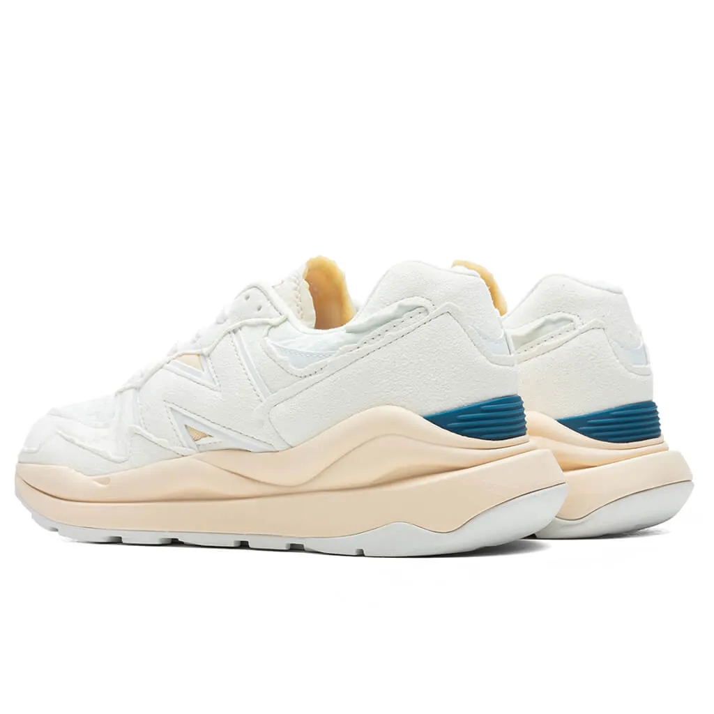 57/40 'Protection' - Sea Salt New Balance Arch Support Sneakers