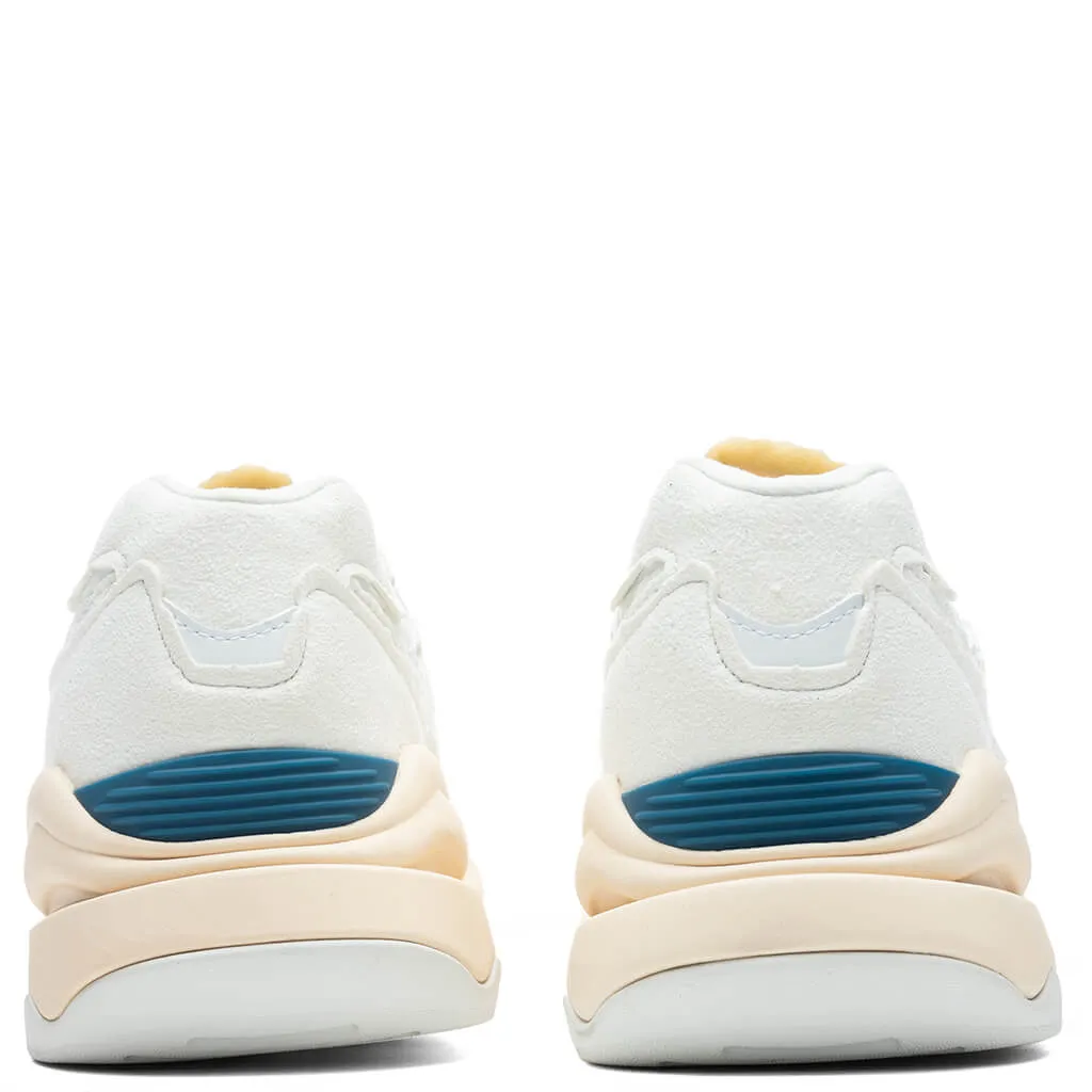 57/40 'Protection' - Sea Salt New Balance Arch Support Sneakers