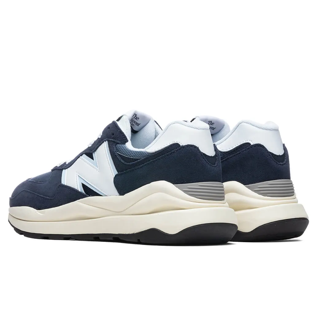 57/40 - Team Navy New Balance Arch Support Sneakers