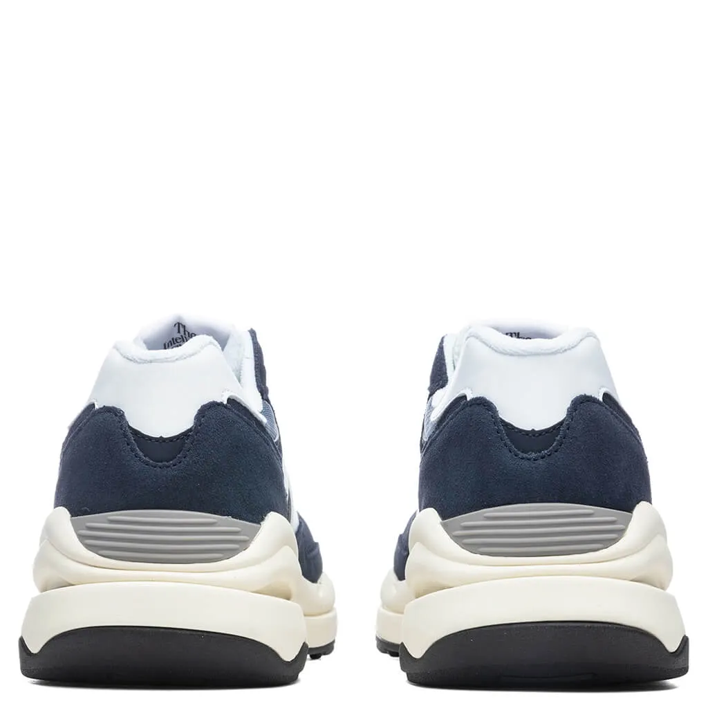57/40 - Team Navy New Balance Arch Support Sneakers