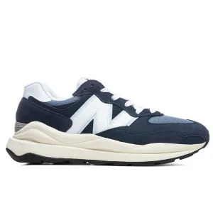 57/40 - Team Navy New Balance sneakers with arch support