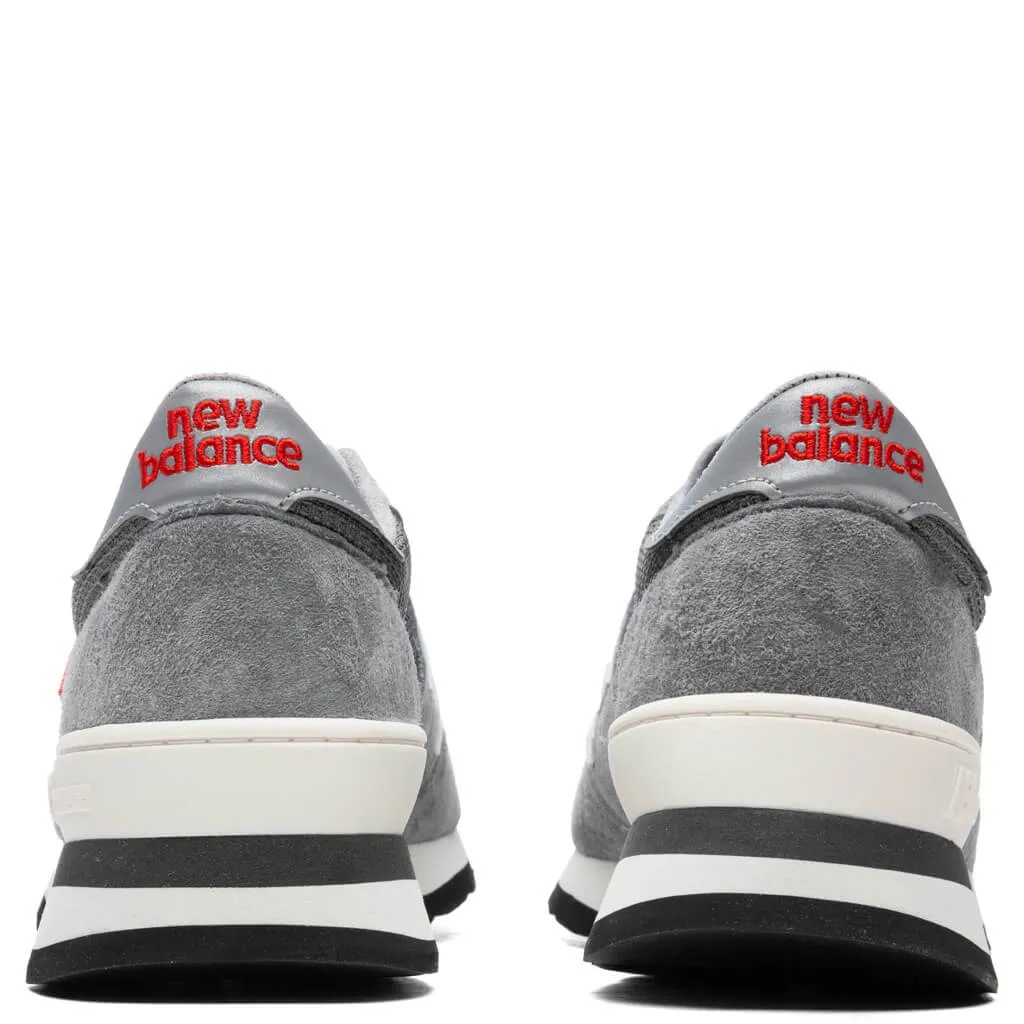 990v1 - Grey New Balance Arch Support Sneakers