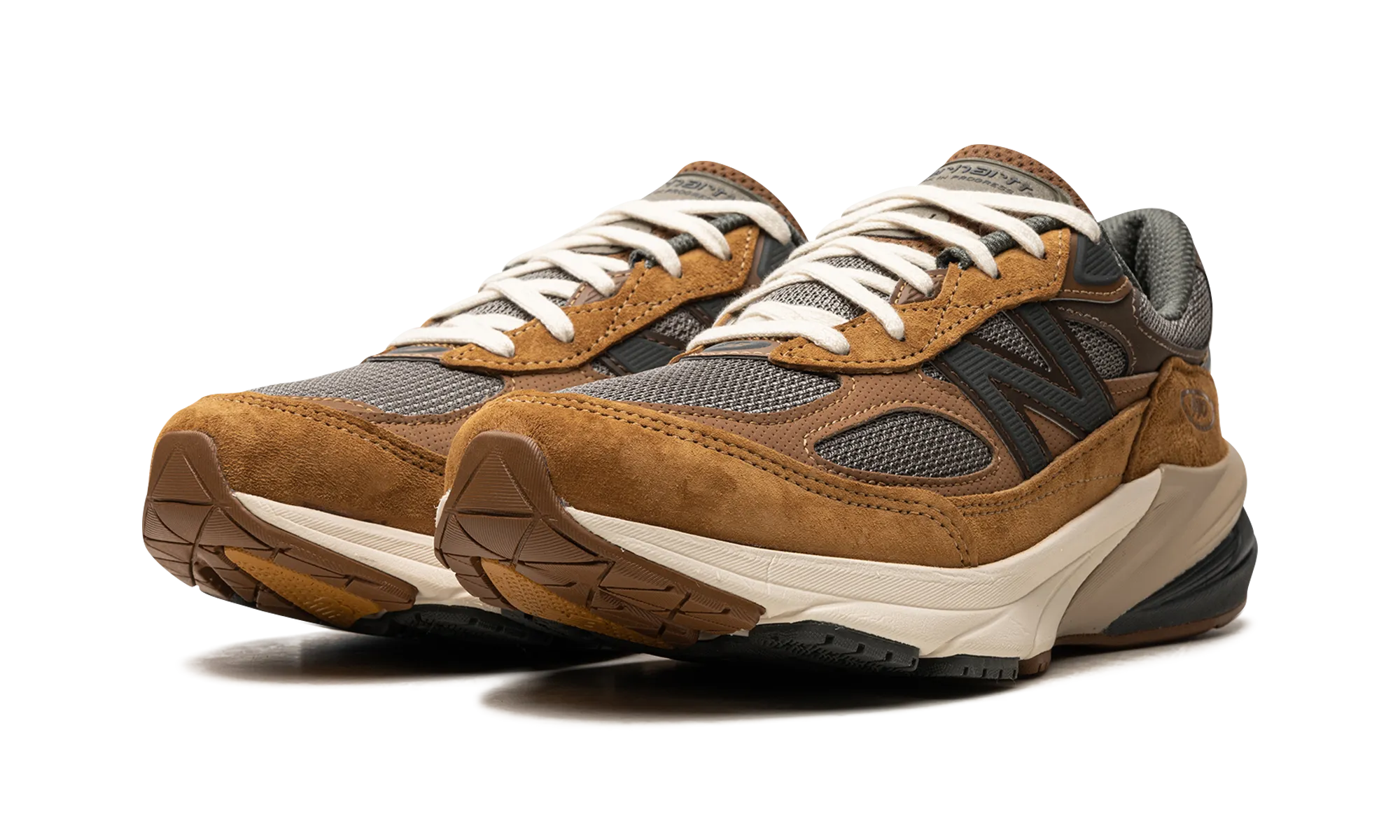 990v6 "Carhartt - Sculpture Center" new balance mesh athletic shoes