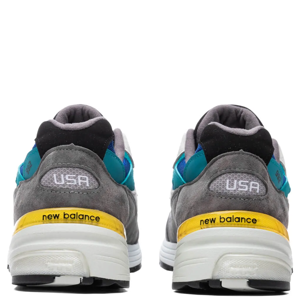 992 - Grey/Green New Balance Arch Support Sneakers