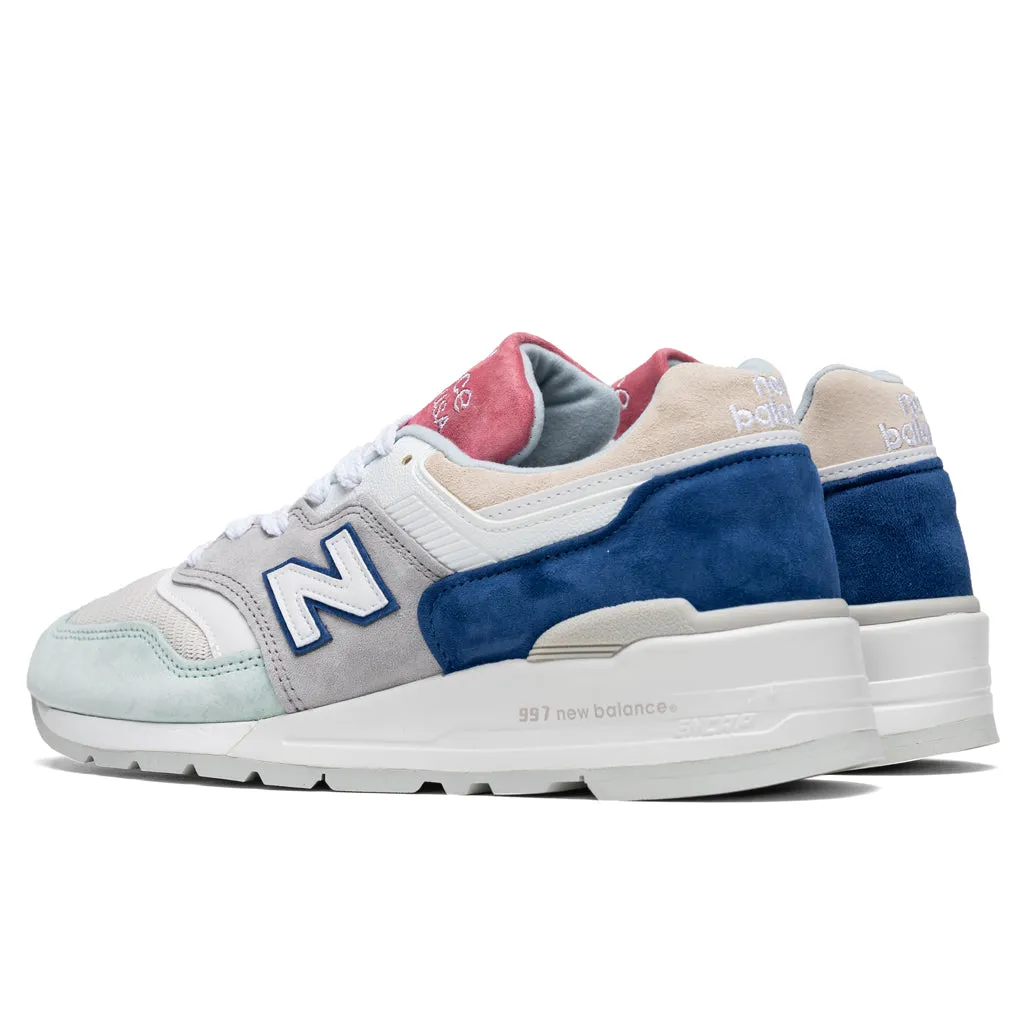 997 - Grey/Green New Balance Arch Support Sneakers