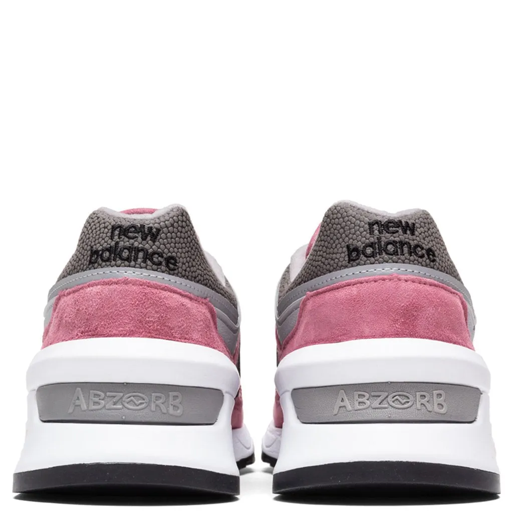 997 - Pink/Grey New Balance Arch Support Sneakers