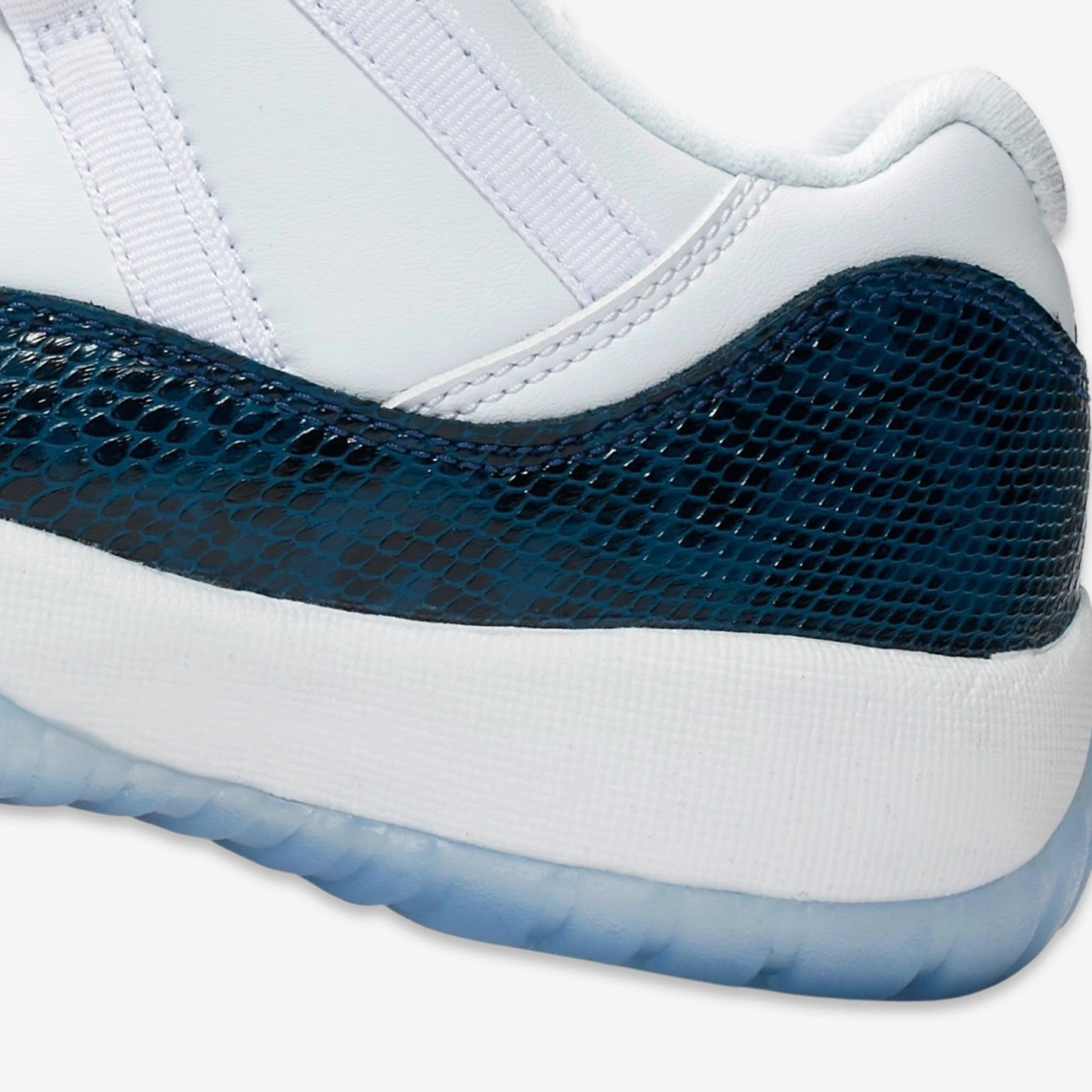 (GS) Air Jordan 11 Retro Low LE 'Navy Snakeskin' (2019) CD6847-102 Air Jordan 11 Patent Basketball Shoes