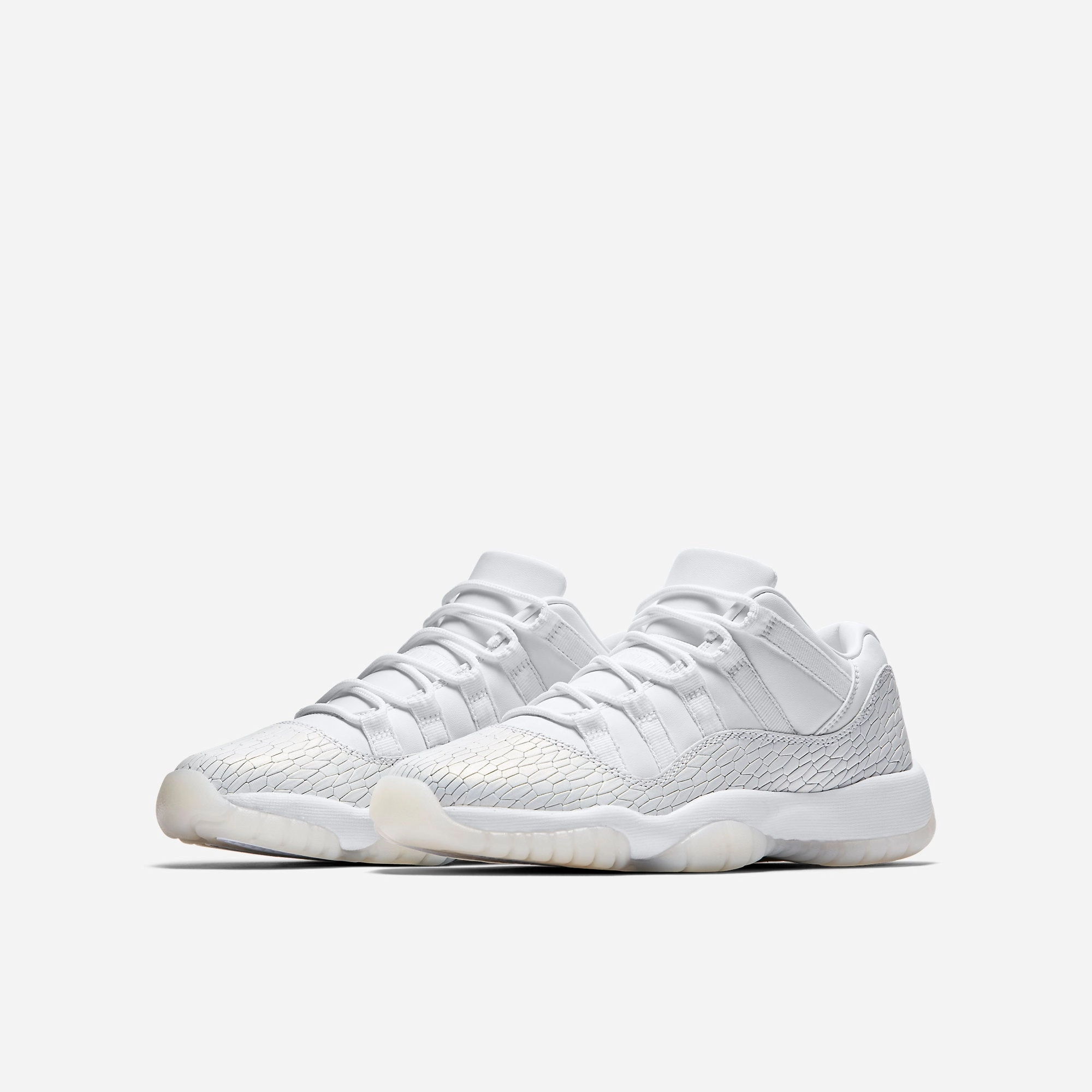 (GS) Air Jordan 11 Retro Low Premium 'Heiress Frost White Snakeskin' (2017) 897331-100 Air Jordan 11 Patent Basketball Shoes