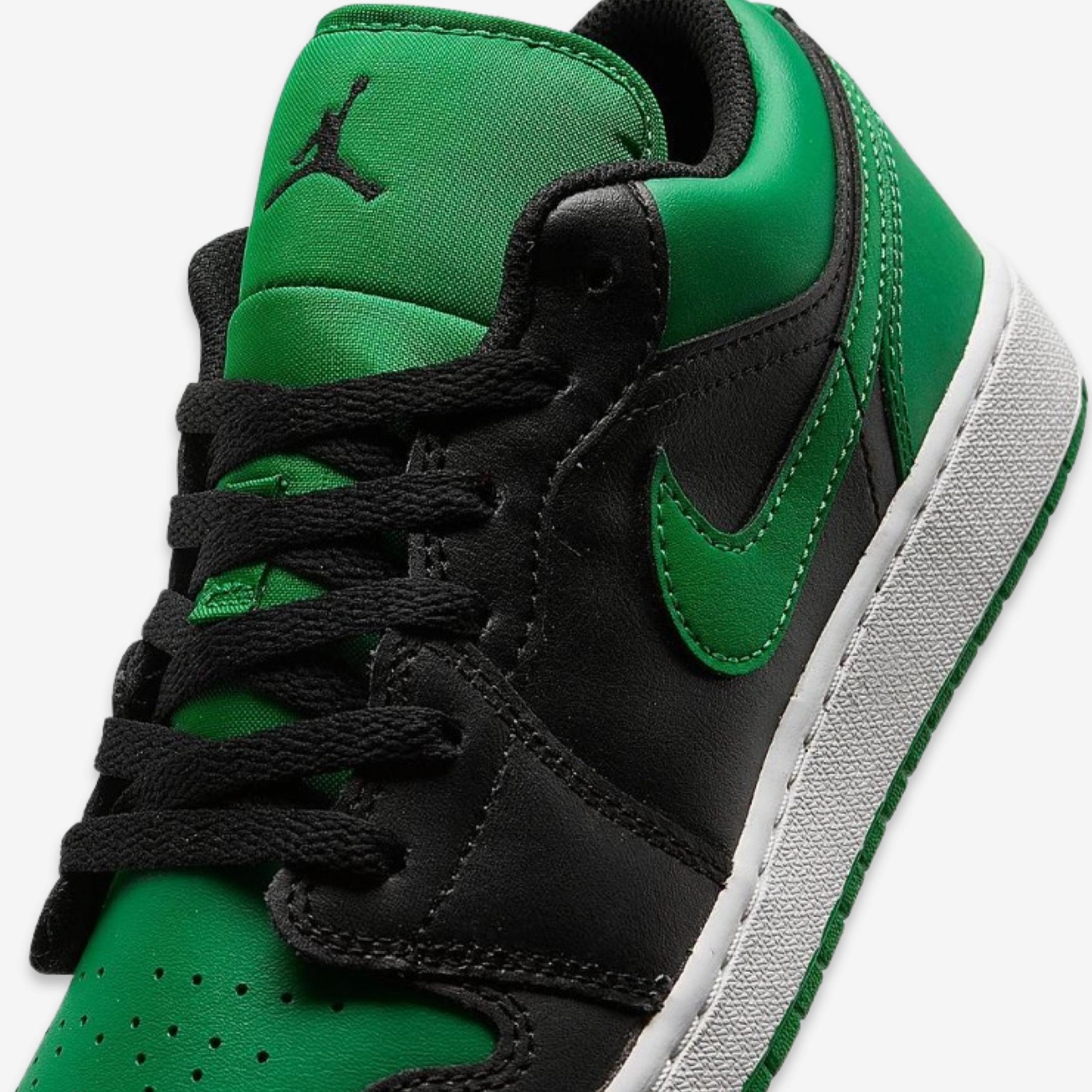 (GS) Air Jordan 1 Low 'Black / Lucky Green' (2023) 553560-065 Air Jordan 1 Timeless Heritage Shoes