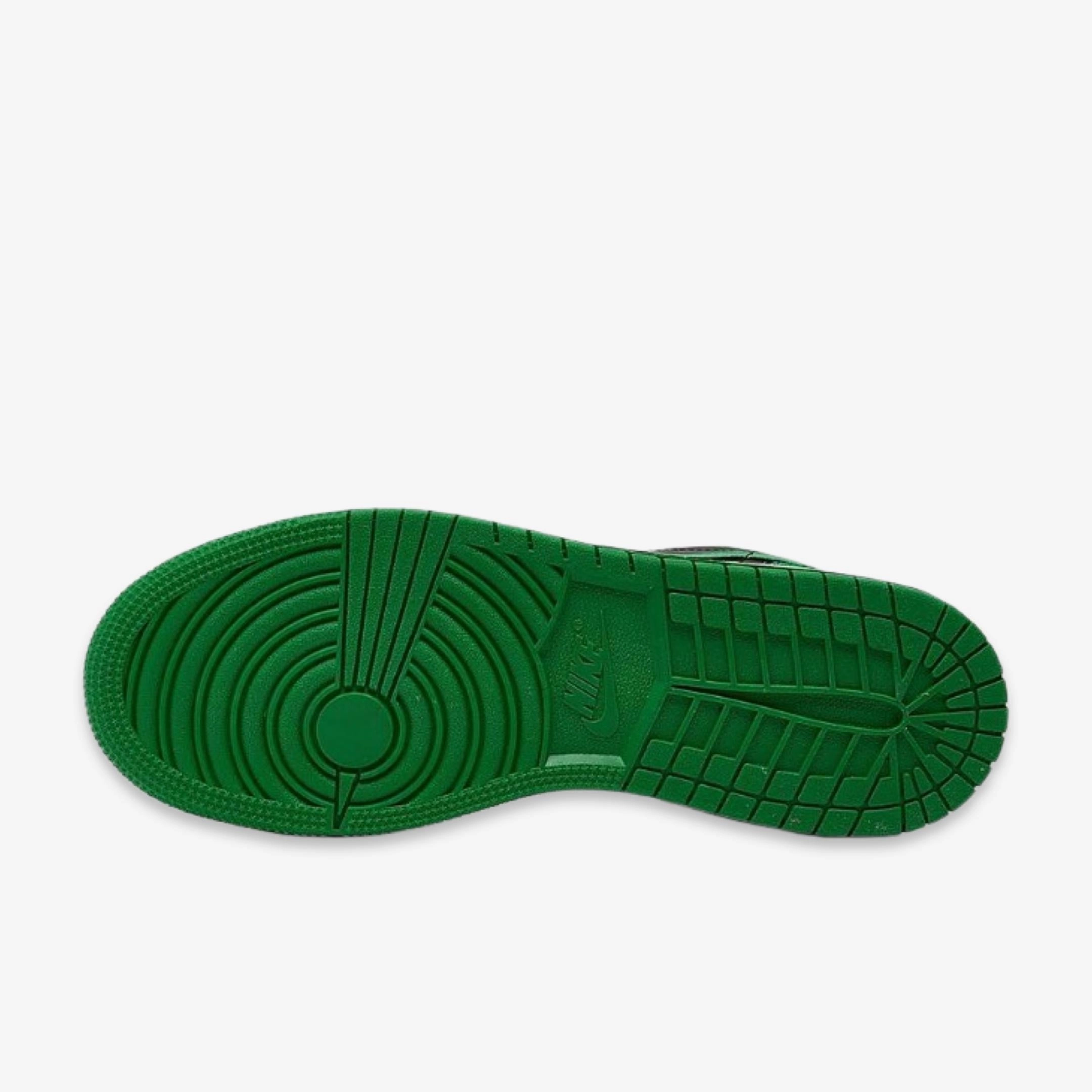 (GS) Air Jordan 1 Low 'Black / Lucky Green' (2023) 553560-065 Air Jordan 1 Timeless Heritage Shoes