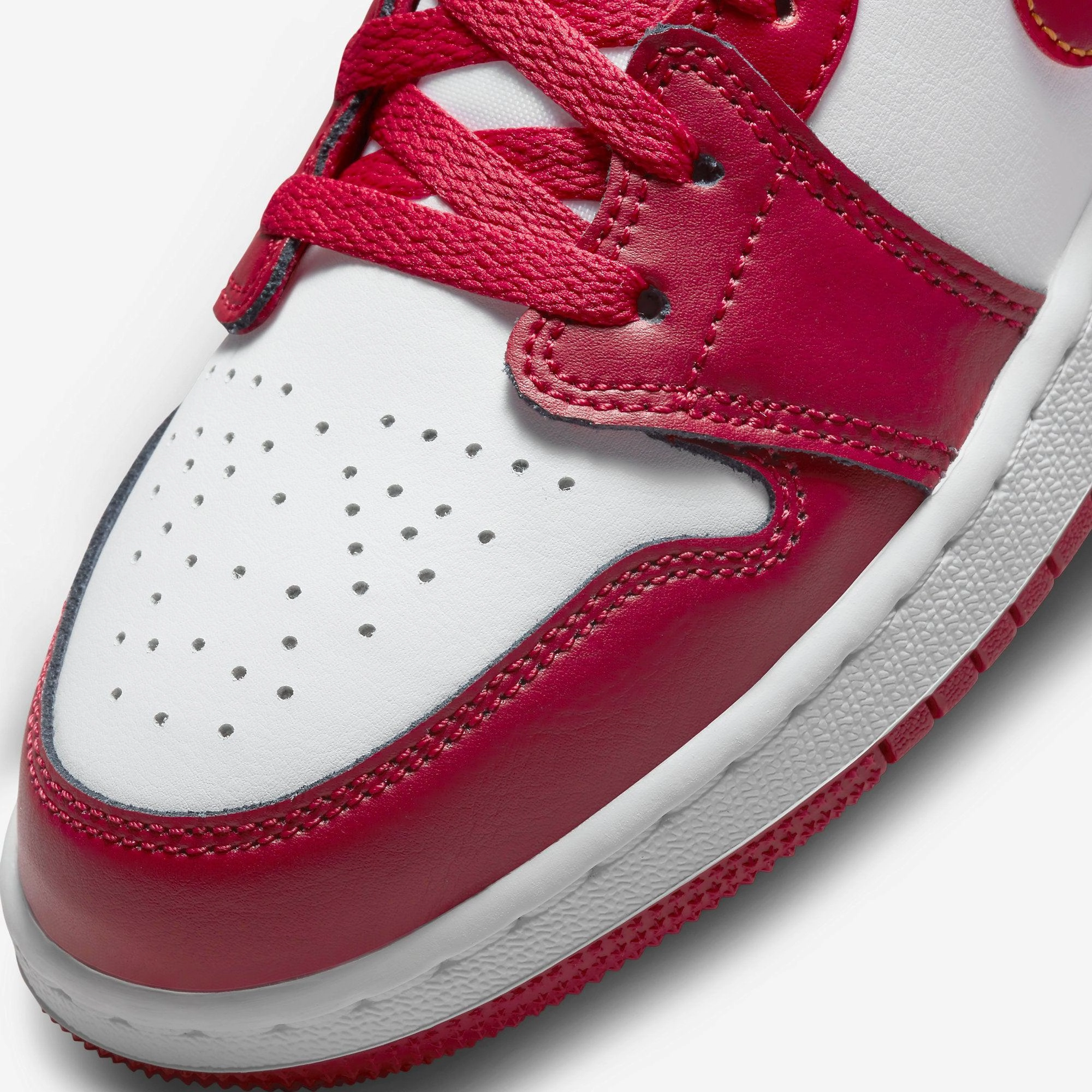 (GS) Air Jordan 1 Low 'Championship Red' (2022) 553560-607 Air Jordan 1 Timeless Heritage Shoes