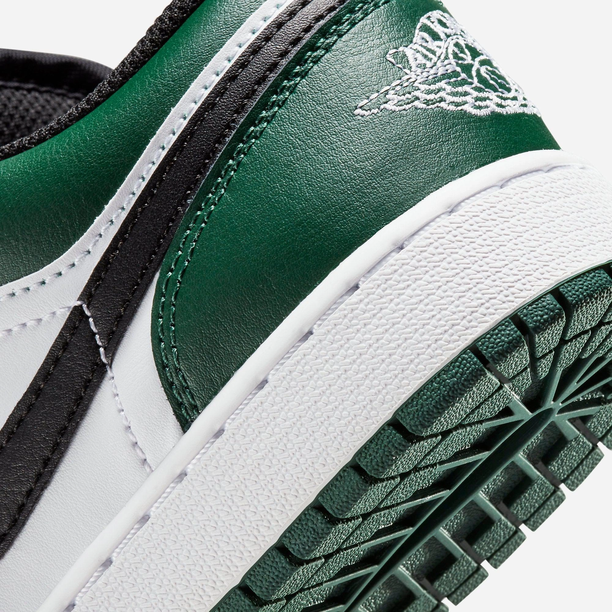 (GS) Air Jordan 1 Low 'Green Toe' (2021) 553560-371 Air Jordan 1 Signature Look Sneakers