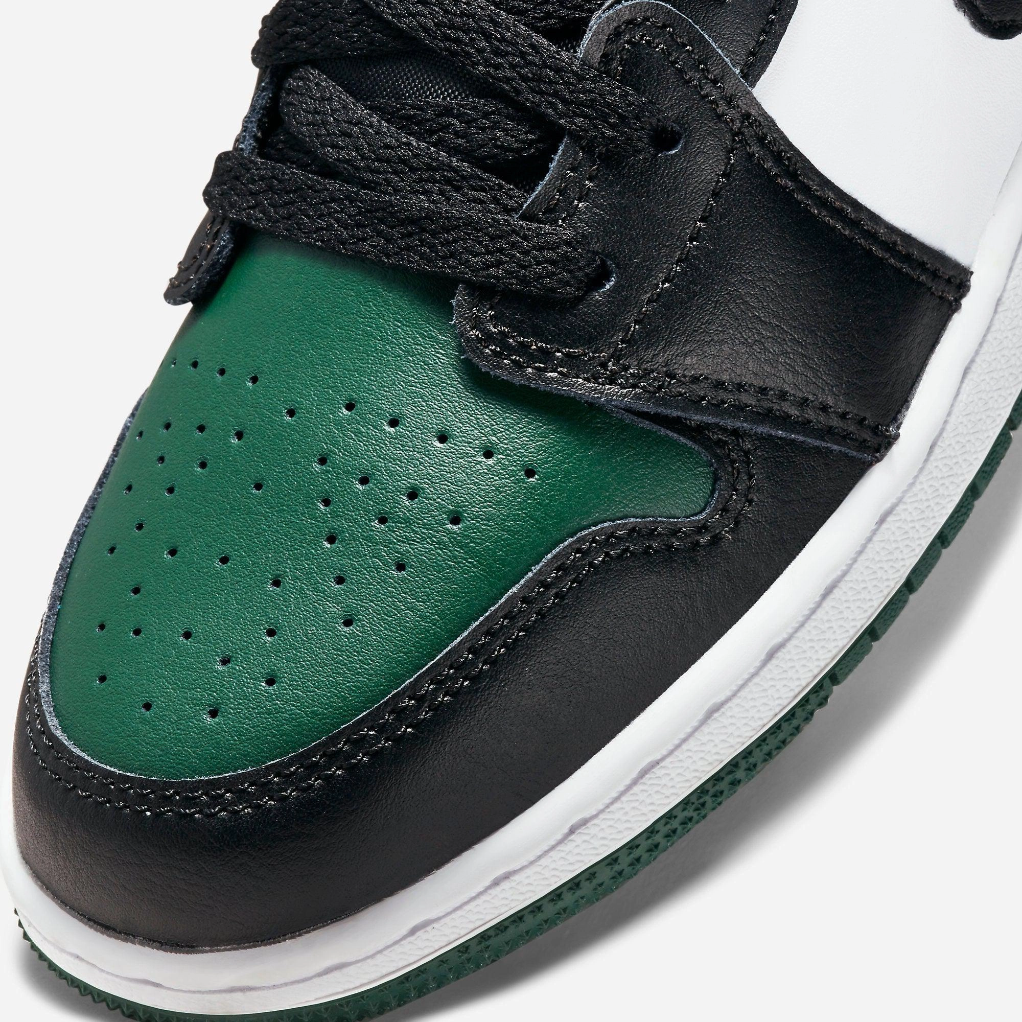 (GS) Air Jordan 1 Low 'Green Toe' (2021) 553560-371 Air Jordan 1 Signature Look Sneakers