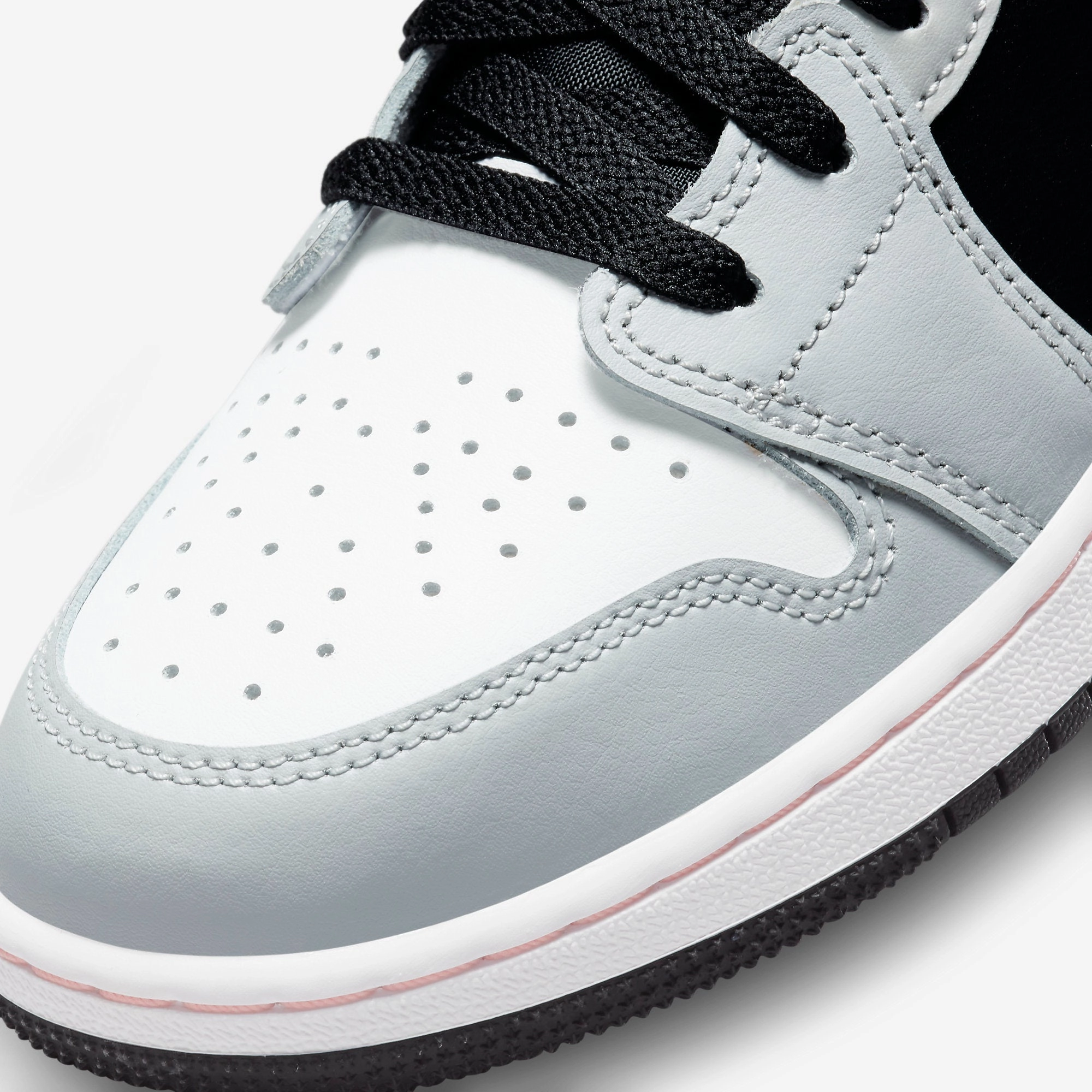 (GS) Air Jordan 1 Low 'Grey Fog' (2022) 553560-062 Air Jordan 1 Timeless Heritage Shoes