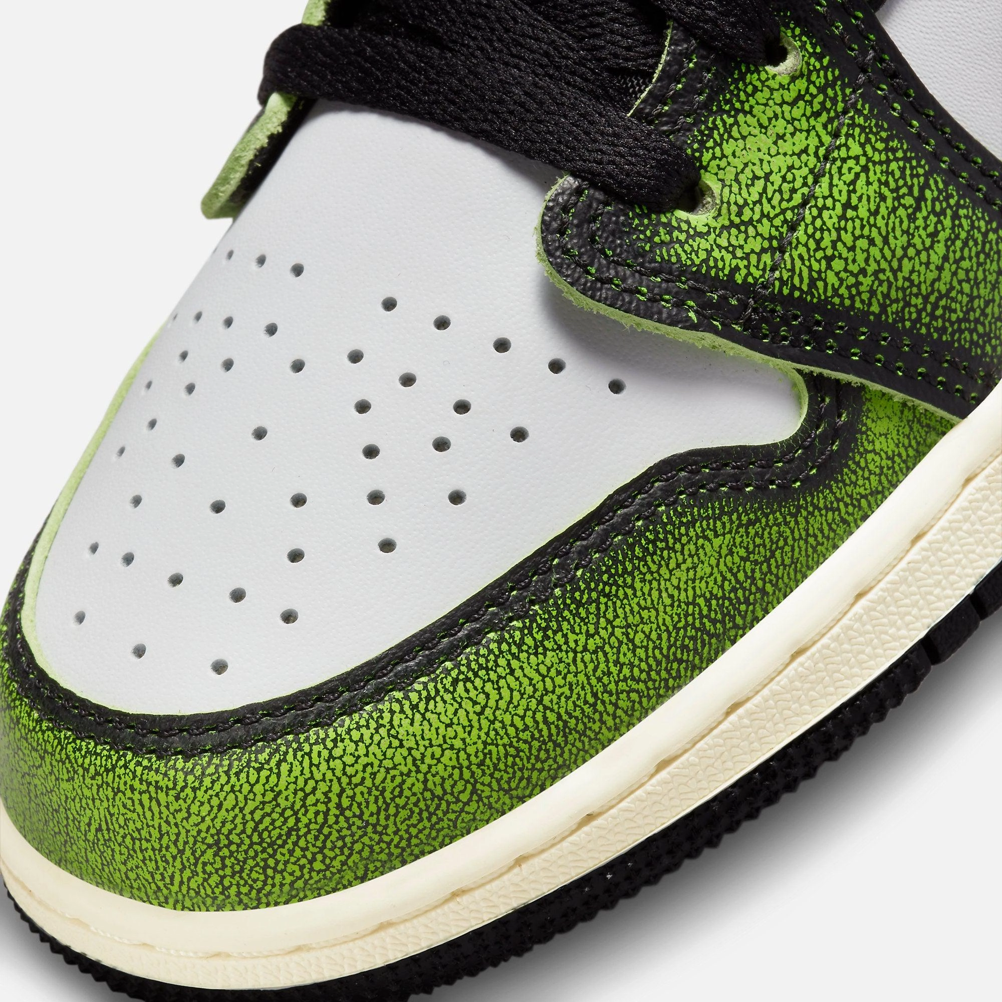 (GS) Air Jordan 1 Low SE 'Electric Green' (2022) DO8244-003 Air Jordan 1 Timeless Heritage Shoes