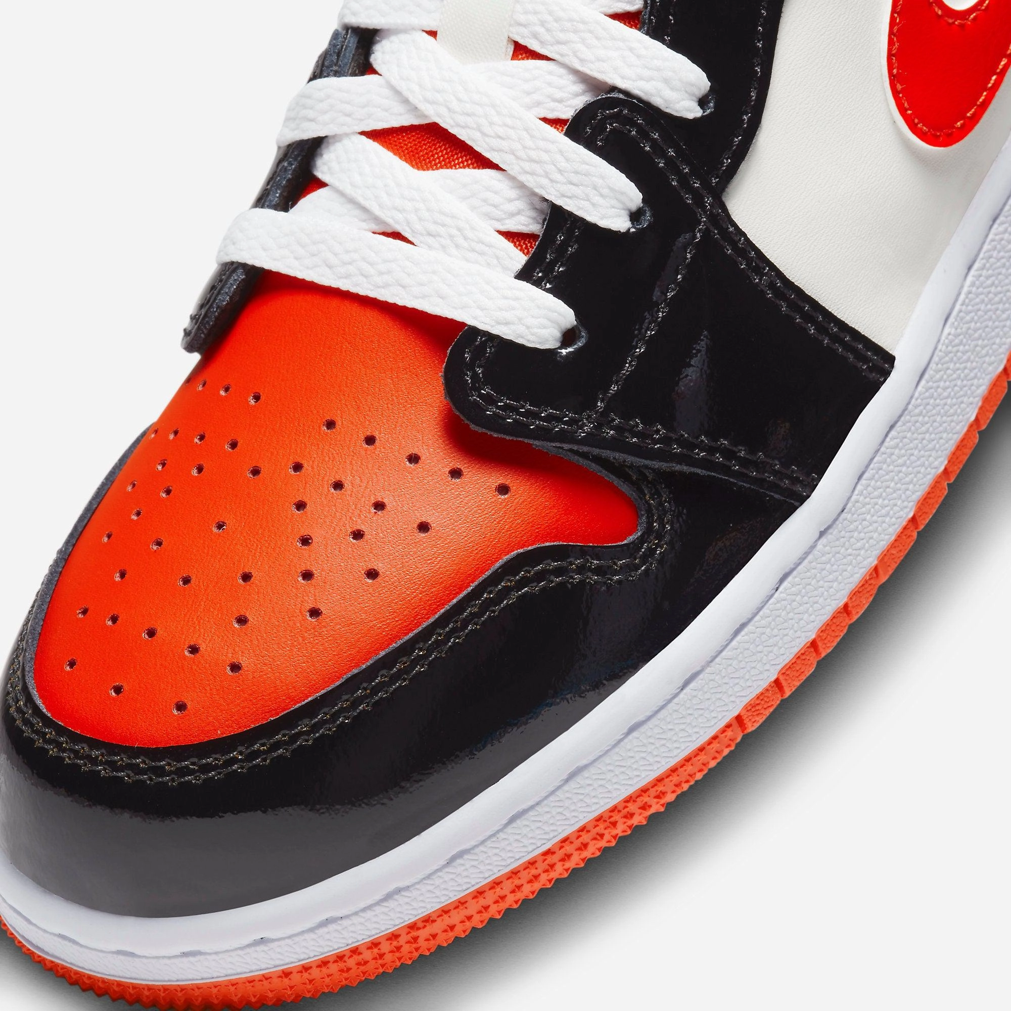 (GS) Air Jordan 1 Low SE 'Halloween' (2023) DV1335-800 Air Jordan 1 Timeless Heritage Shoes