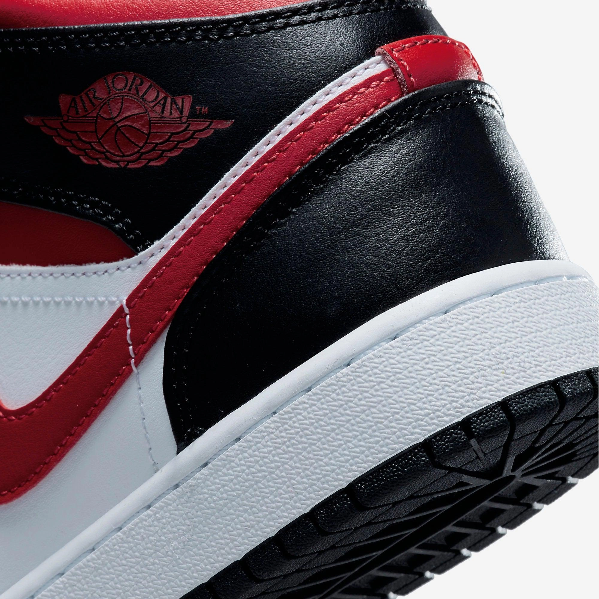 (GS) Air Jordan 1 Mid 'Alternate Bred Toe' (2022) 554725-079 Air Jordan 1 Timeless Heritage Shoes