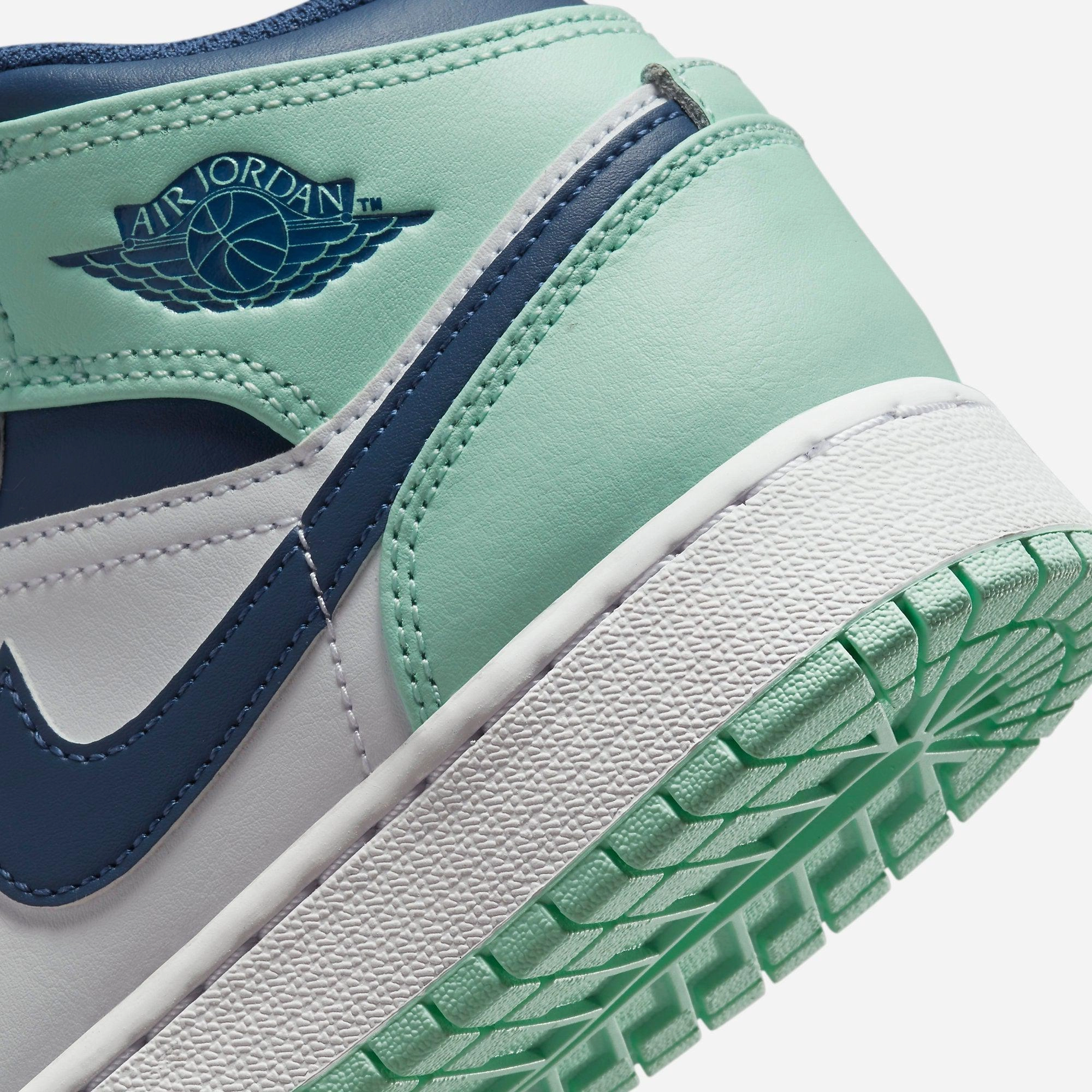 (GS) Air Jordan 1 Mid 'Mystic Navy' (2022) 554725-413 Air Jordan 1 Timeless Heritage Shoes