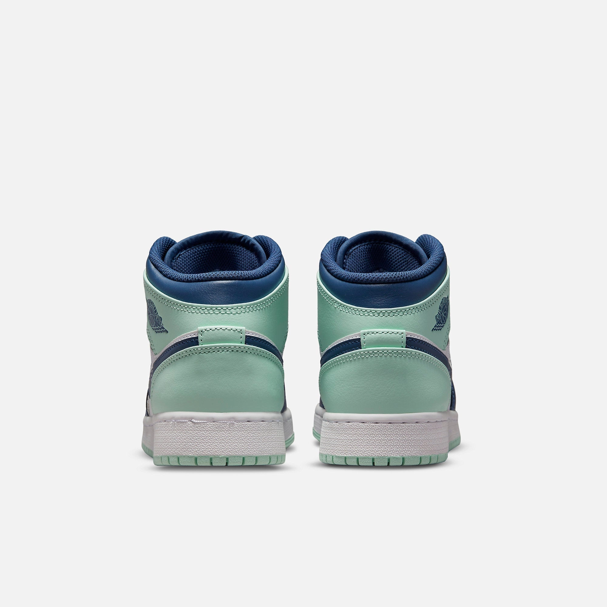 (GS) Air Jordan 1 Mid 'Mystic Navy' (2022) 554725-413 Air Jordan 1 Timeless Heritage Shoes