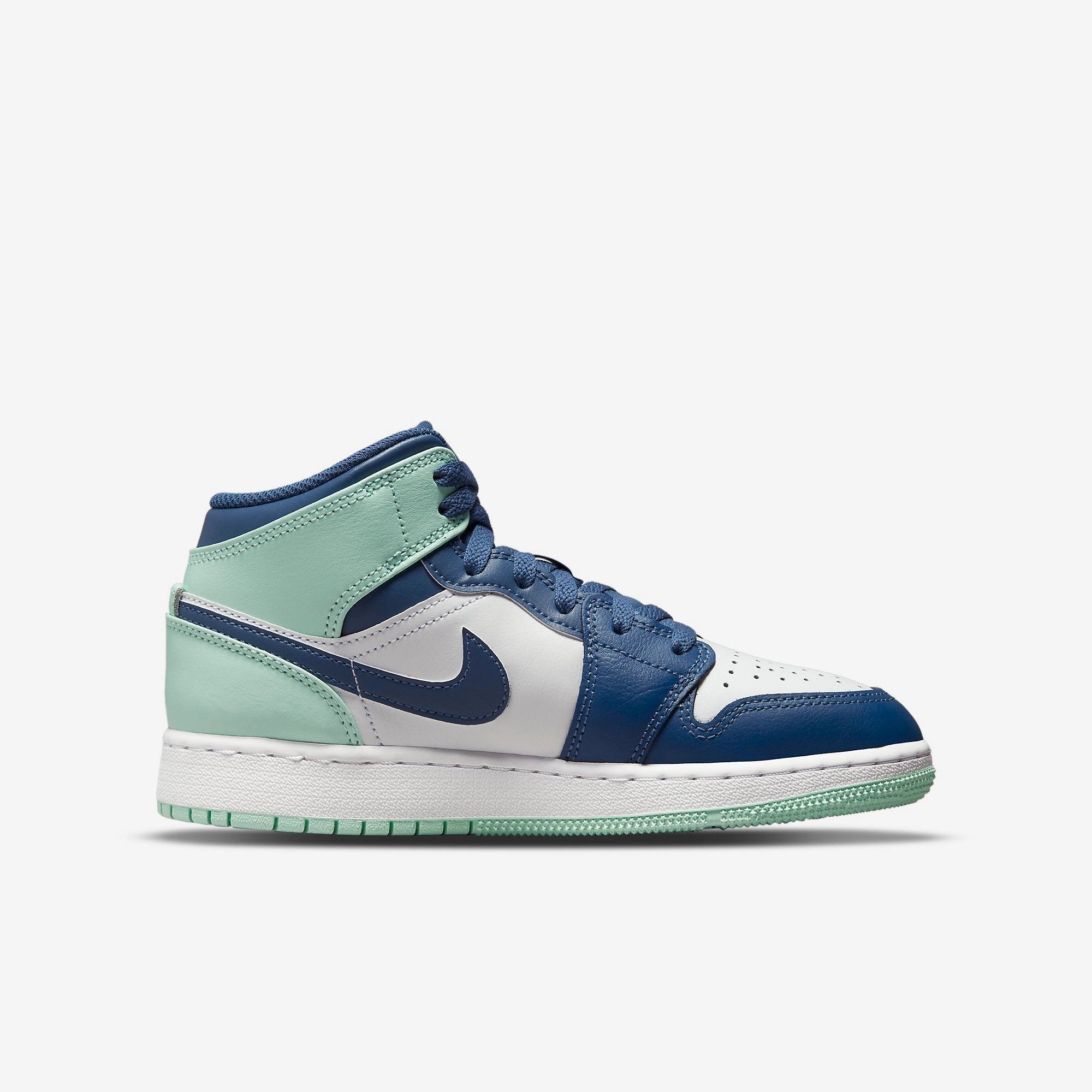 (GS) Air Jordan 1 Mid 'Mystic Navy' (2022) 554725-413 Air Jordan 1 Timeless Heritage Shoes