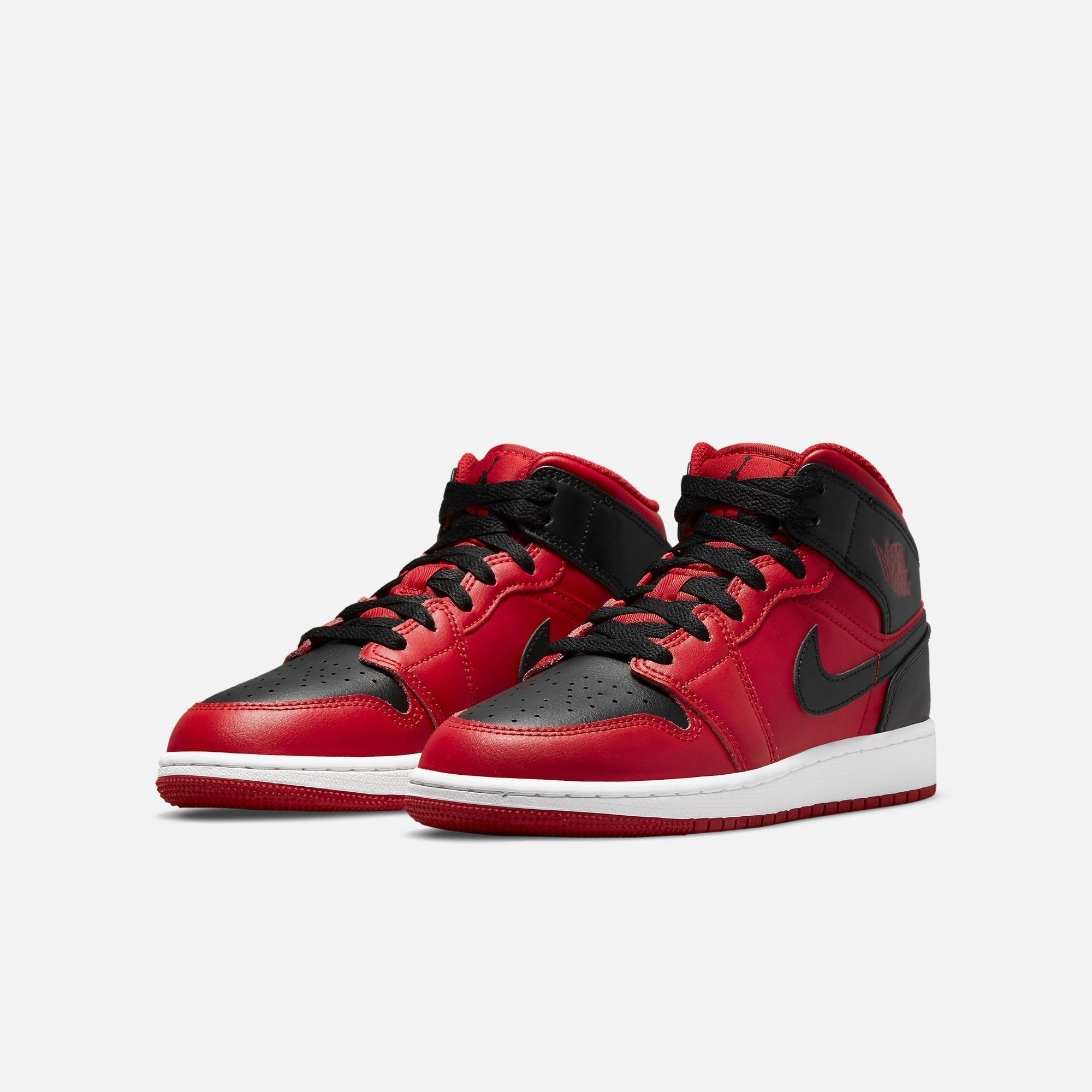 (GS) Air Jordan 1 Mid 'Reverse Bred' (2022) 554725-660 Air Jordan 1 Timeless Heritage Shoes