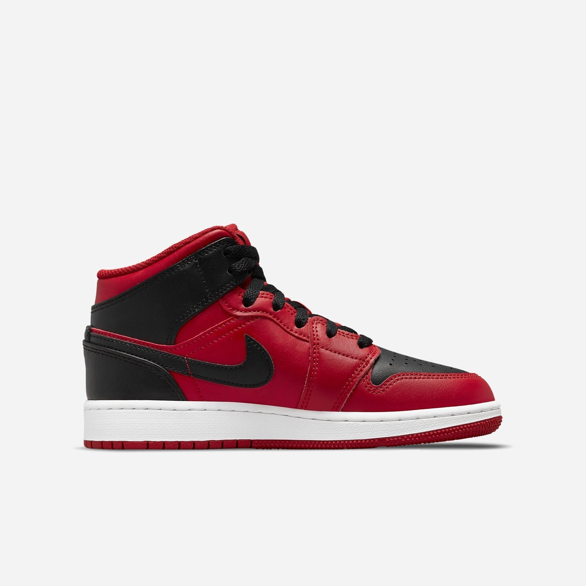 (GS) Air Jordan 1 Mid 'Reverse Bred' (2022) 554725-660 Air Jordan 1 Timeless Heritage Shoes