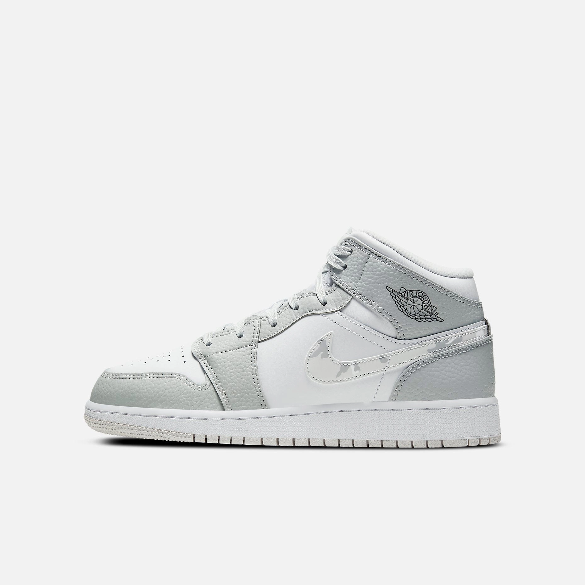 (GS) Air Jordan 1 Mid SE 'Grey Camo' (2020) DD3235-100 Stylish Air Jordan 1 in classic design