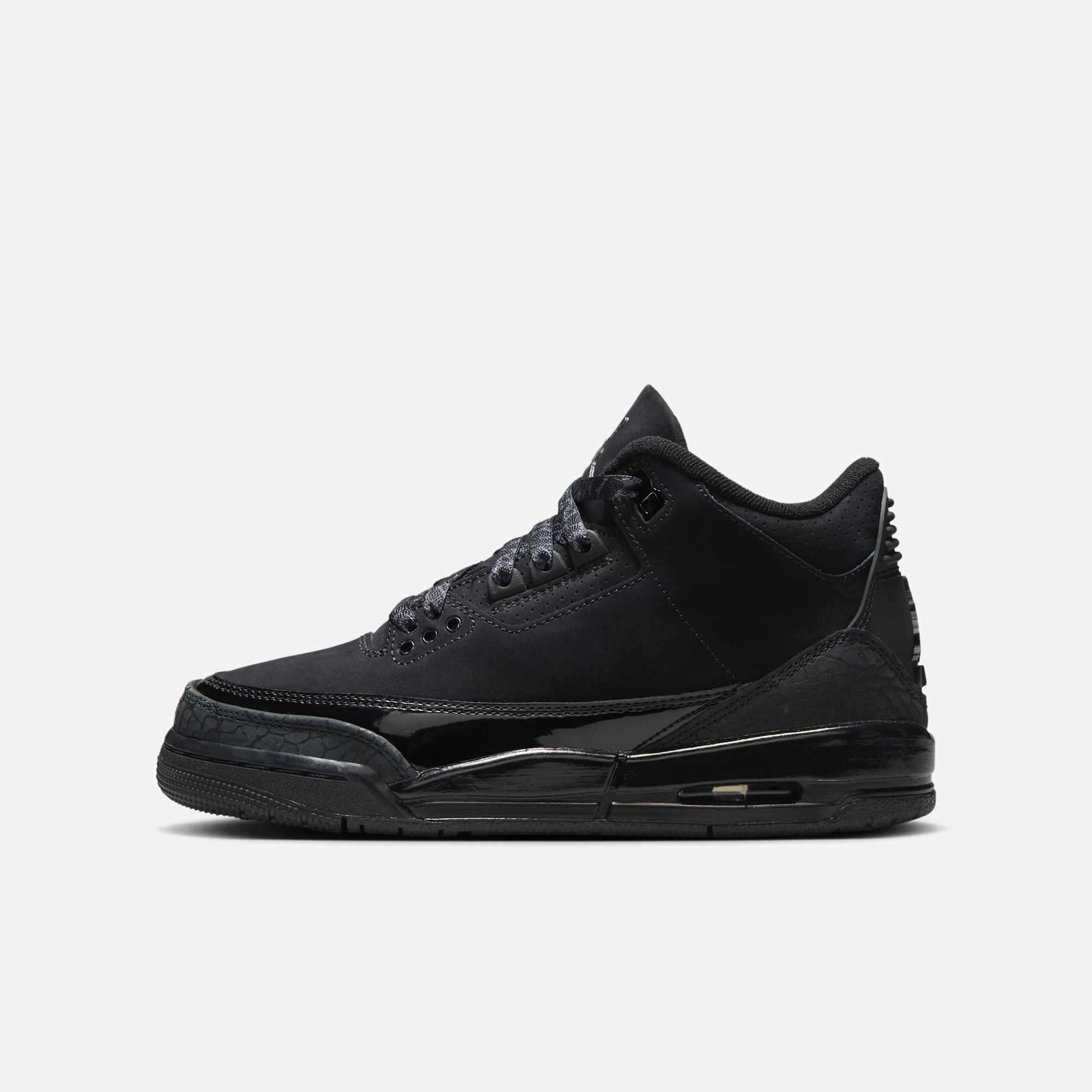 (GS) Air Jordan 3 Retro 'Black Cat' (2025) DM0967-001 Air Jordan 3 retro sneakers with throwback vibe