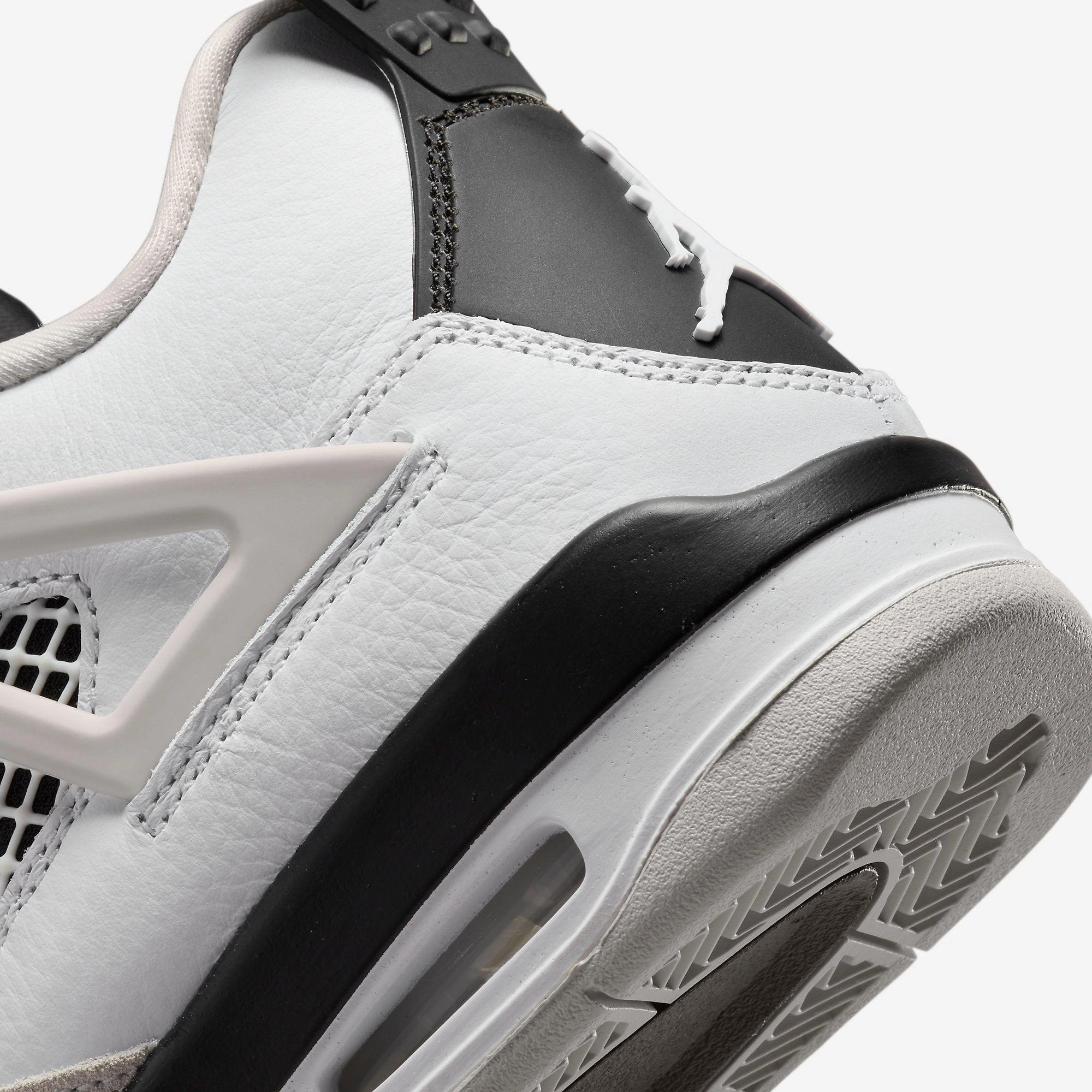 (GS) Air Jordan 4 Retro 'Military Black' (2022) 408452-111 Air Jordan 4 Visible Air Unit Sneakers