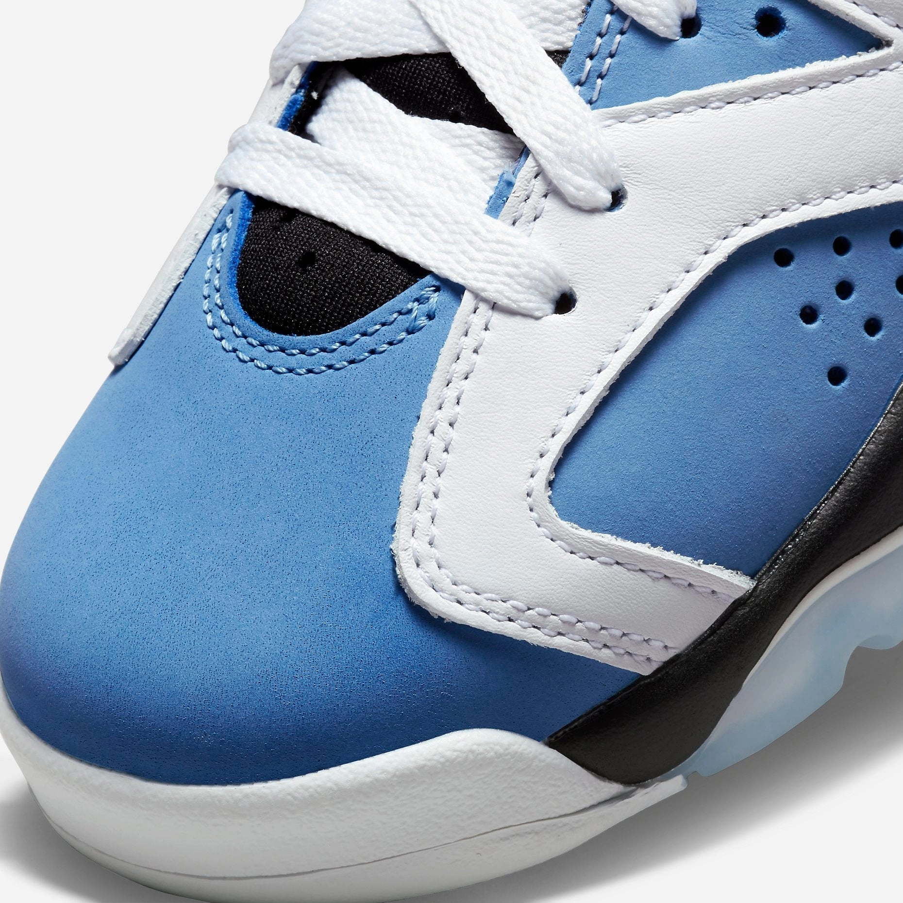 (GS) Air Jordan 6 Retro 'White / UNC University Blue' (2022) 384665-410 Air Jordan 6 Classic High-Top Sneakers