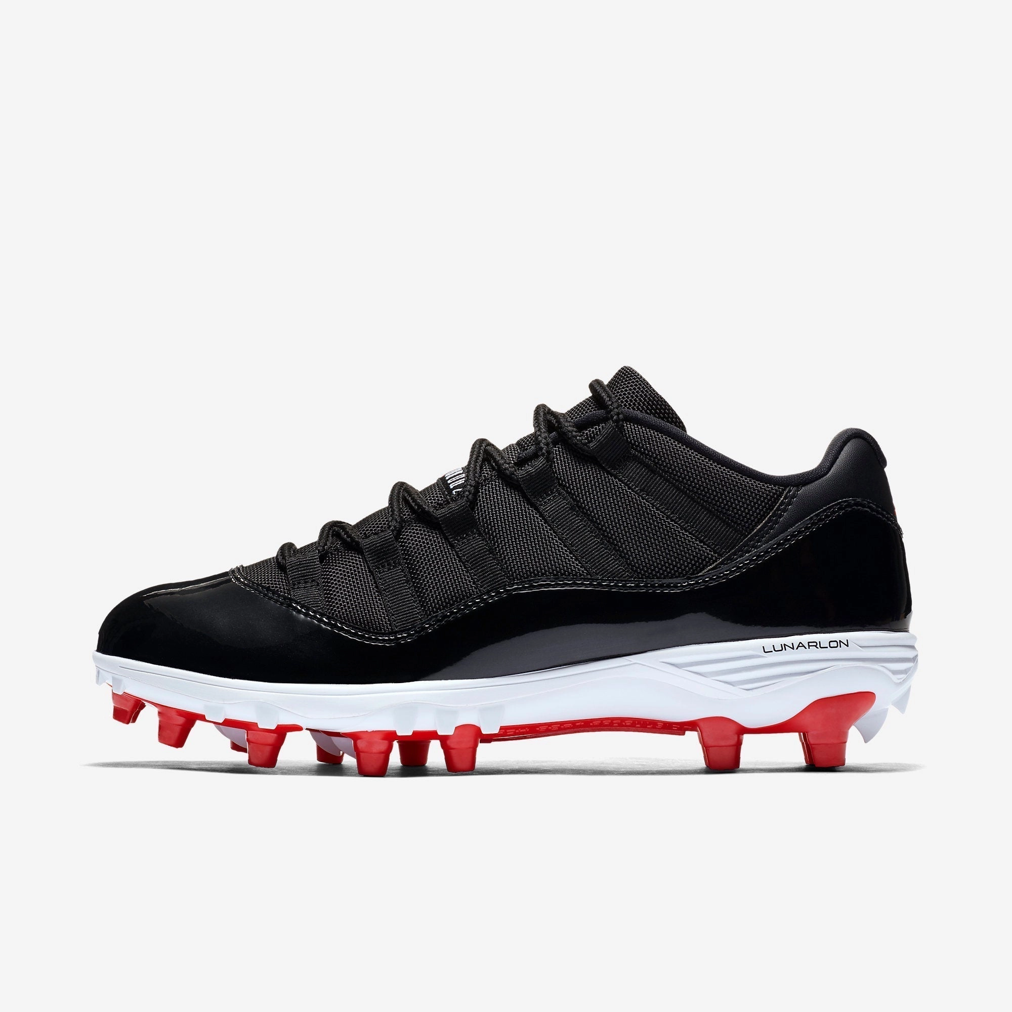 (Men's) Air Jordan 11 Retro Low Cleat TD 'Bred' (2018) AO1560-010 Air Jordan 11 basketball shoes with patent look
