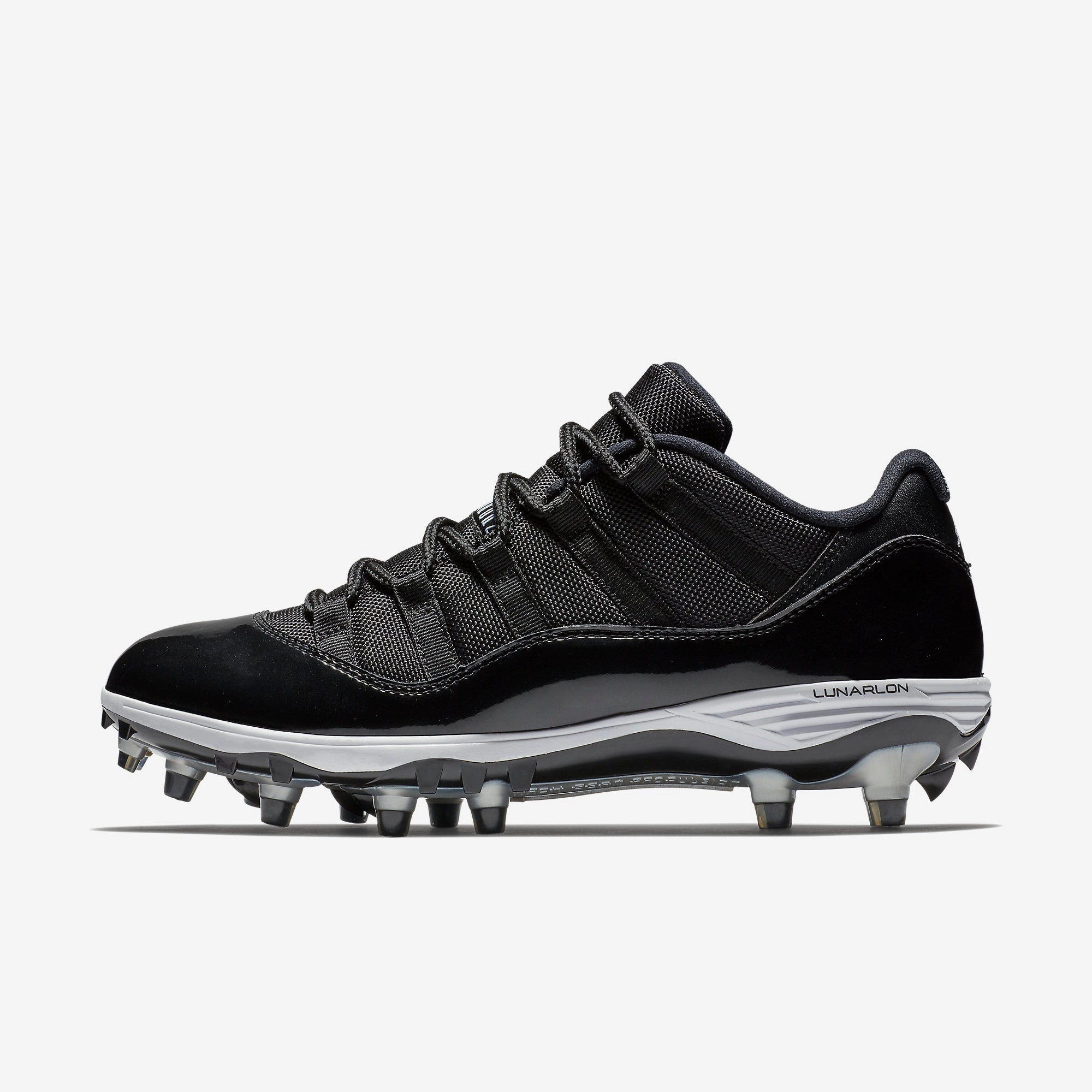 (Men's) Air Jordan 11 Retro Low Cleat TD 'Oreo' (2018) AO1560-011 Air Jordan 11 basketball shoes with patent look