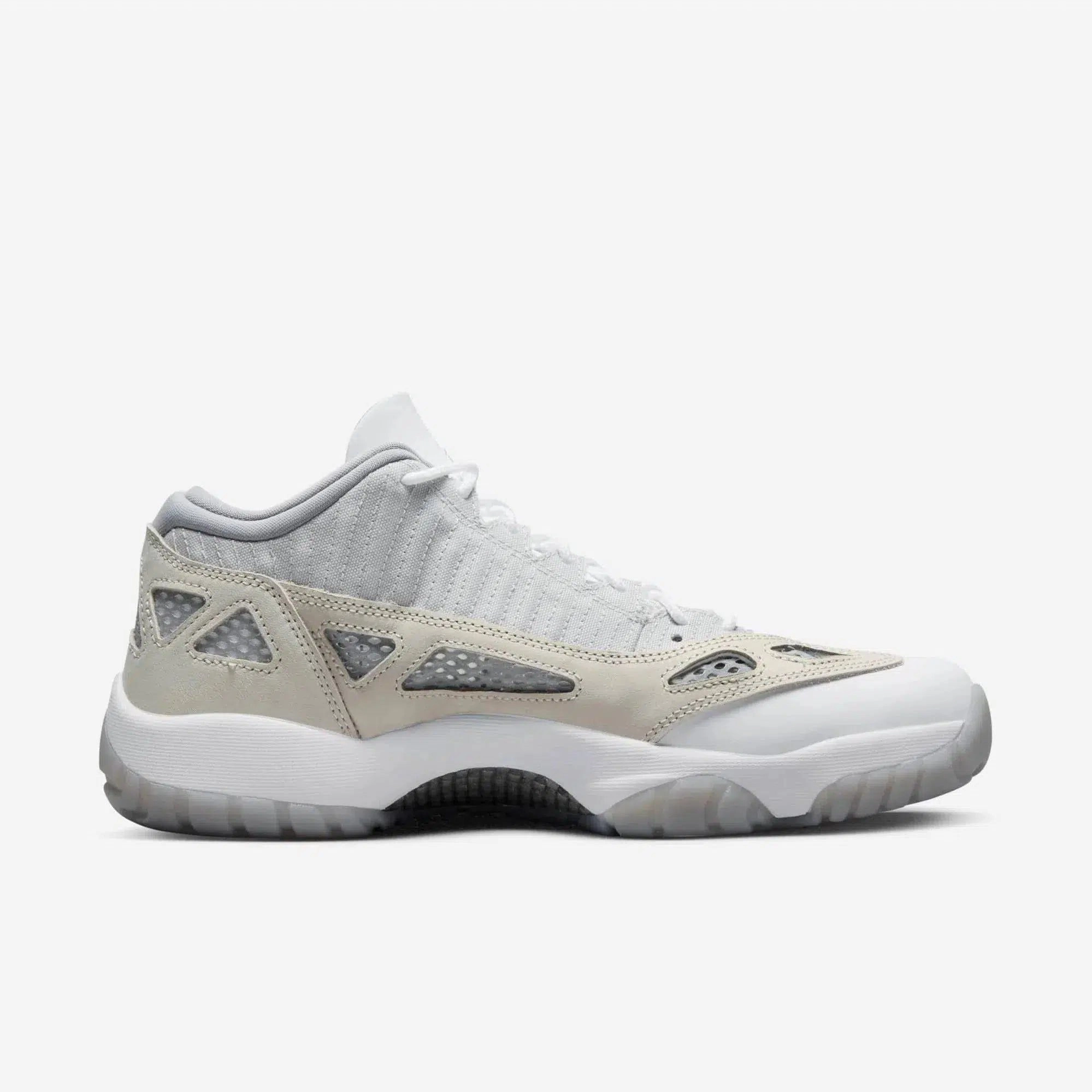 (Men's) Air Jordan 11 Retro Low IE 'Light Orewood Brown' (2022) 919712-102 Air Jordan 11 Patent Basketball Shoes
