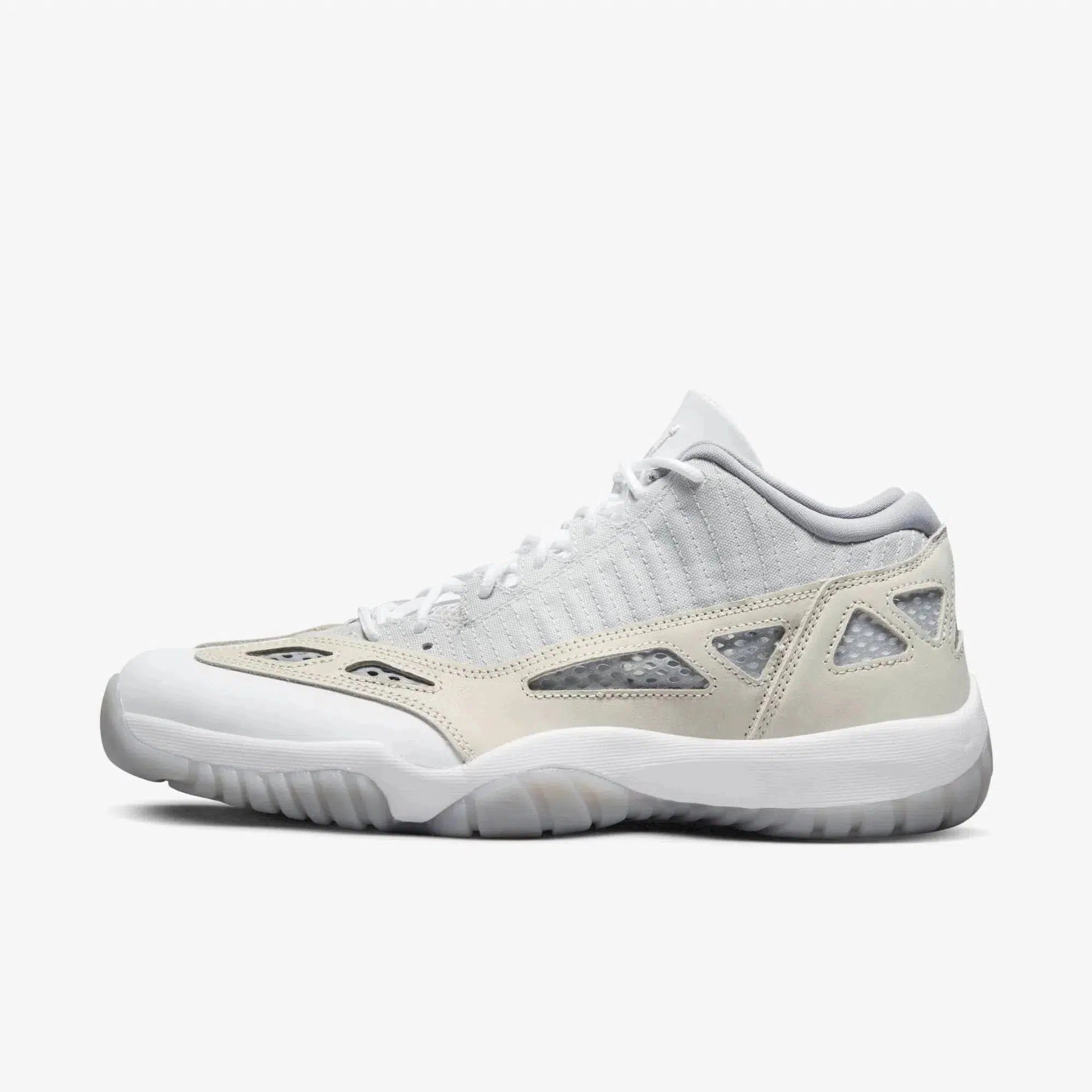 (Men's) Air Jordan 11 Retro Low IE 'Light Orewood Brown' (2022) 919712-102 Air Jordan 11 basketball shoes with patent look