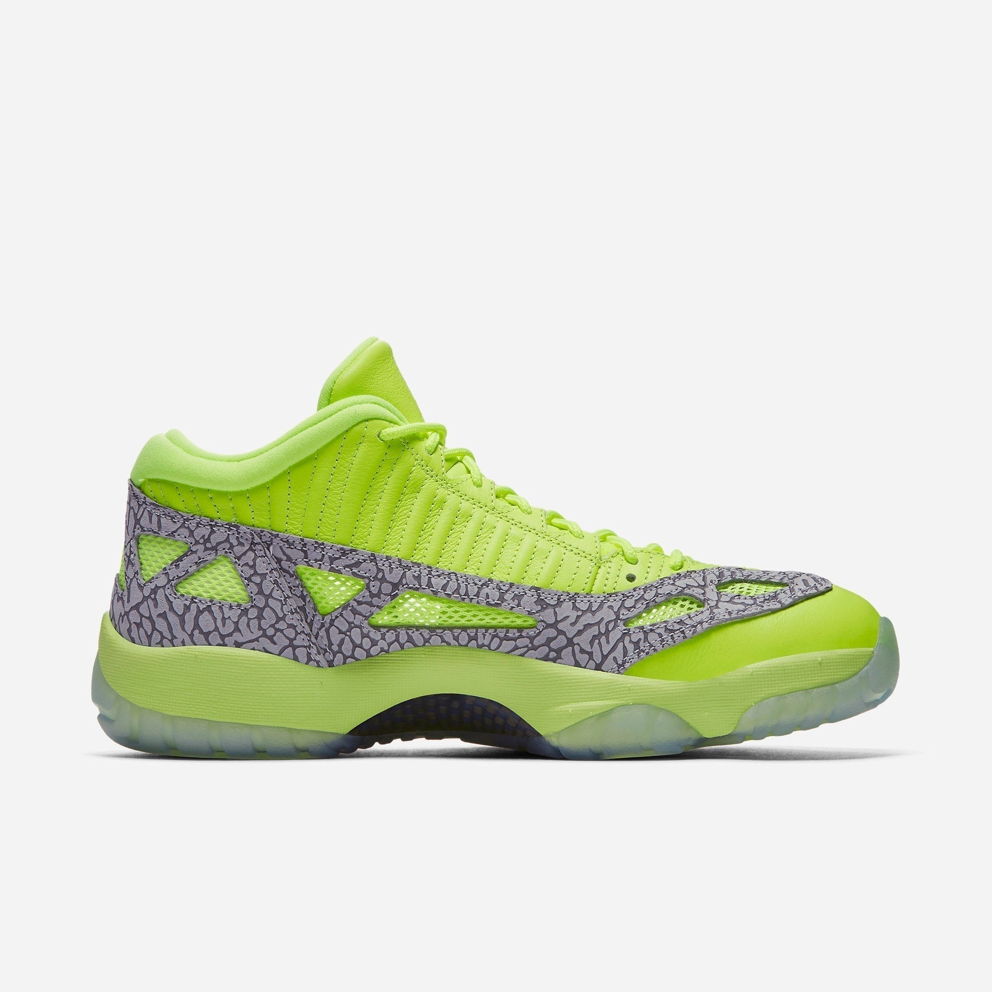 (Men's) Air Jordan 11 Retro Low IE 'Volt' (2018) 919712-700 Air Jordan 11 Patent Basketball Shoes
