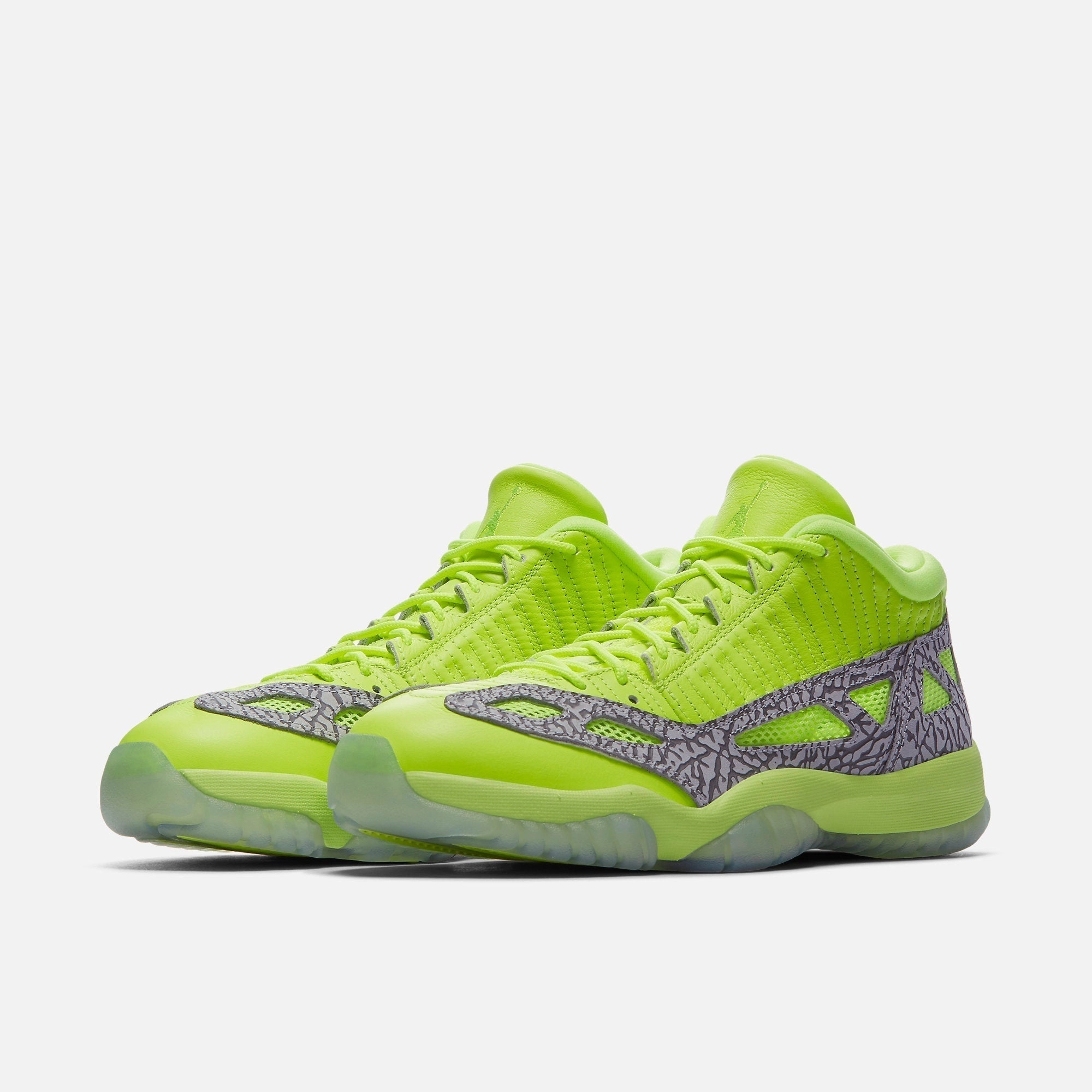 (Men's) Air Jordan 11 Retro Low IE 'Volt' (2018) 919712-700 Air Jordan 11 Patent Basketball Shoes