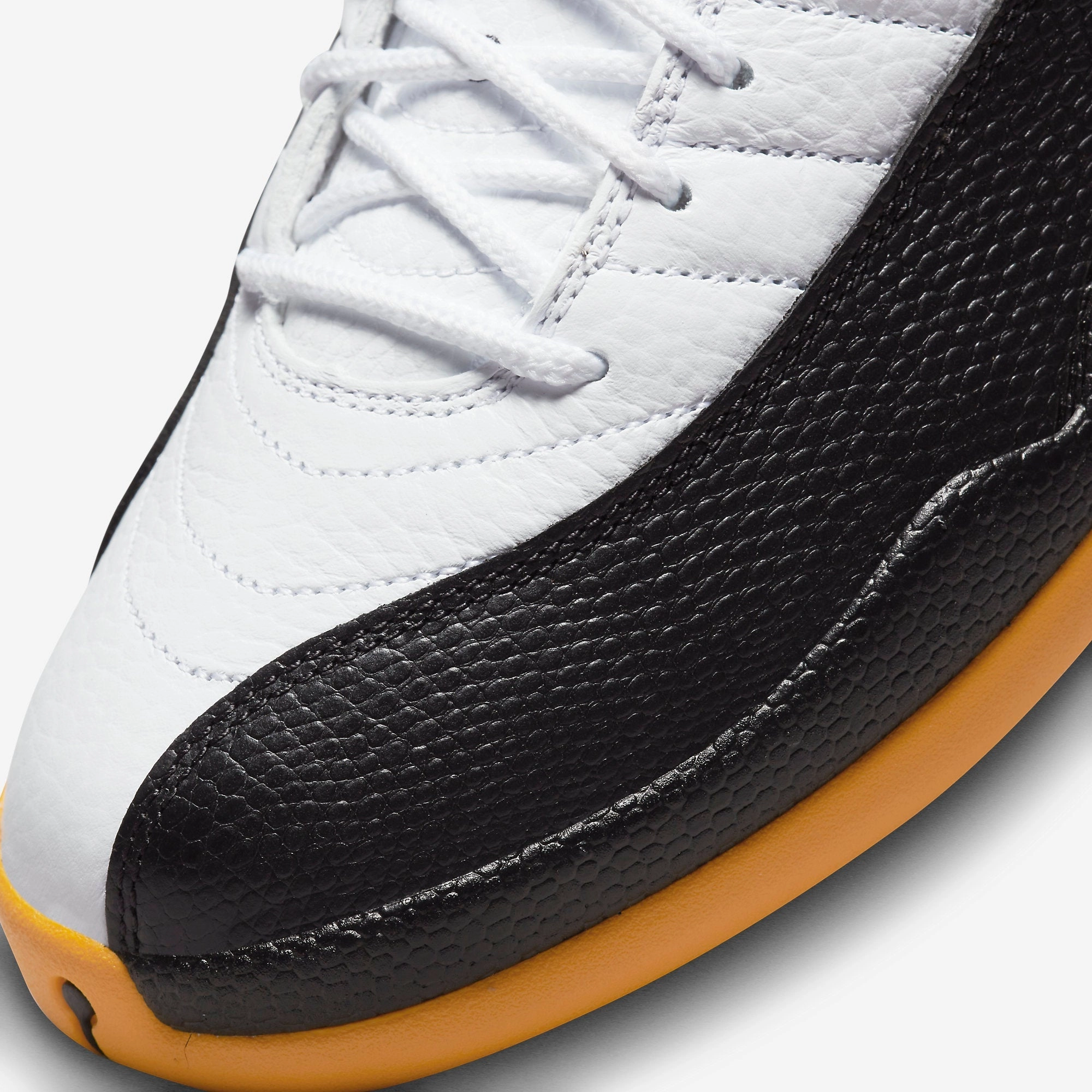(Men's) Air Jordan 12 Retro '25 Years in China' (2022) DR8887-100 Air Jordan 12 Game-Ready Sneakers