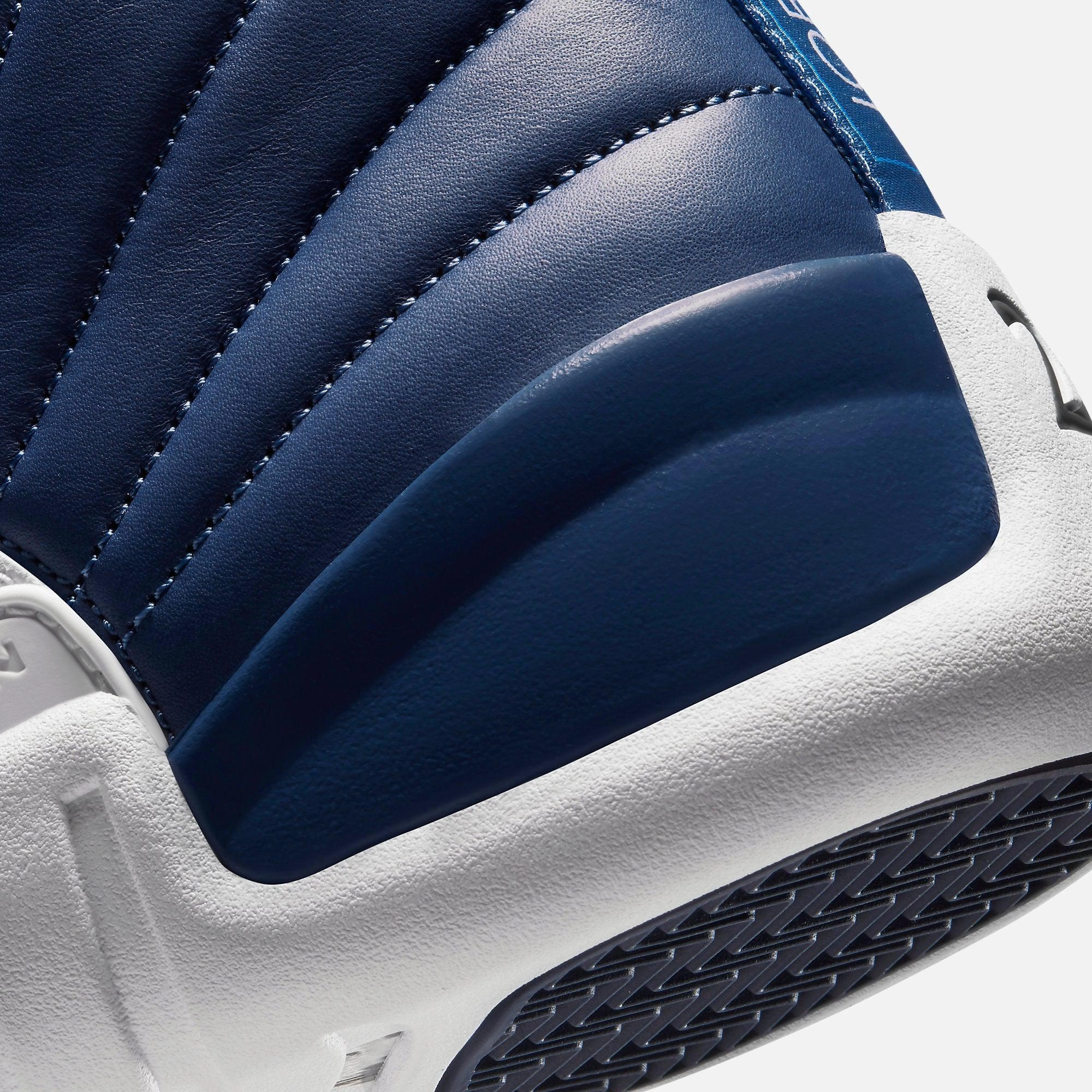 (Men's) Air Jordan 12 Retro 'Indigo' (2020) 130690-404 Air Jordan 12 Game-Ready Sneakers