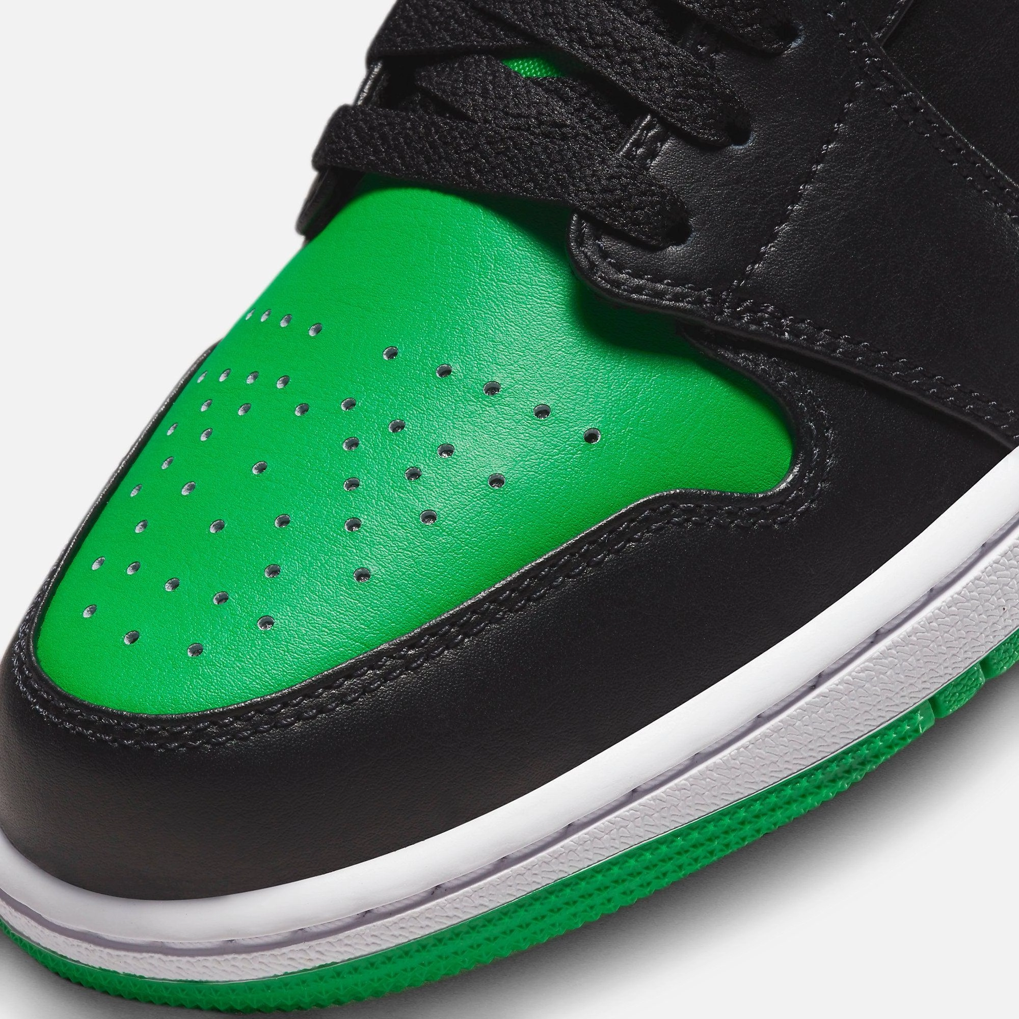 (Men's) Air Jordan 1 Low 'Black / Lucky Green' (2023) 553558-065 Air Jordan 1 Timeless Heritage Shoes