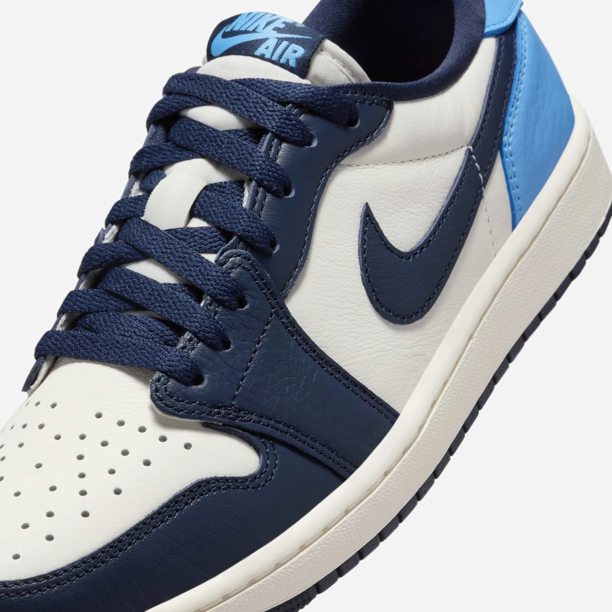 (Men's) Air Jordan 1 Low Retro OG 'UNC / Obsidian' (2025) CZ0790-400 Air Jordan 1 Original Colorway Shoes