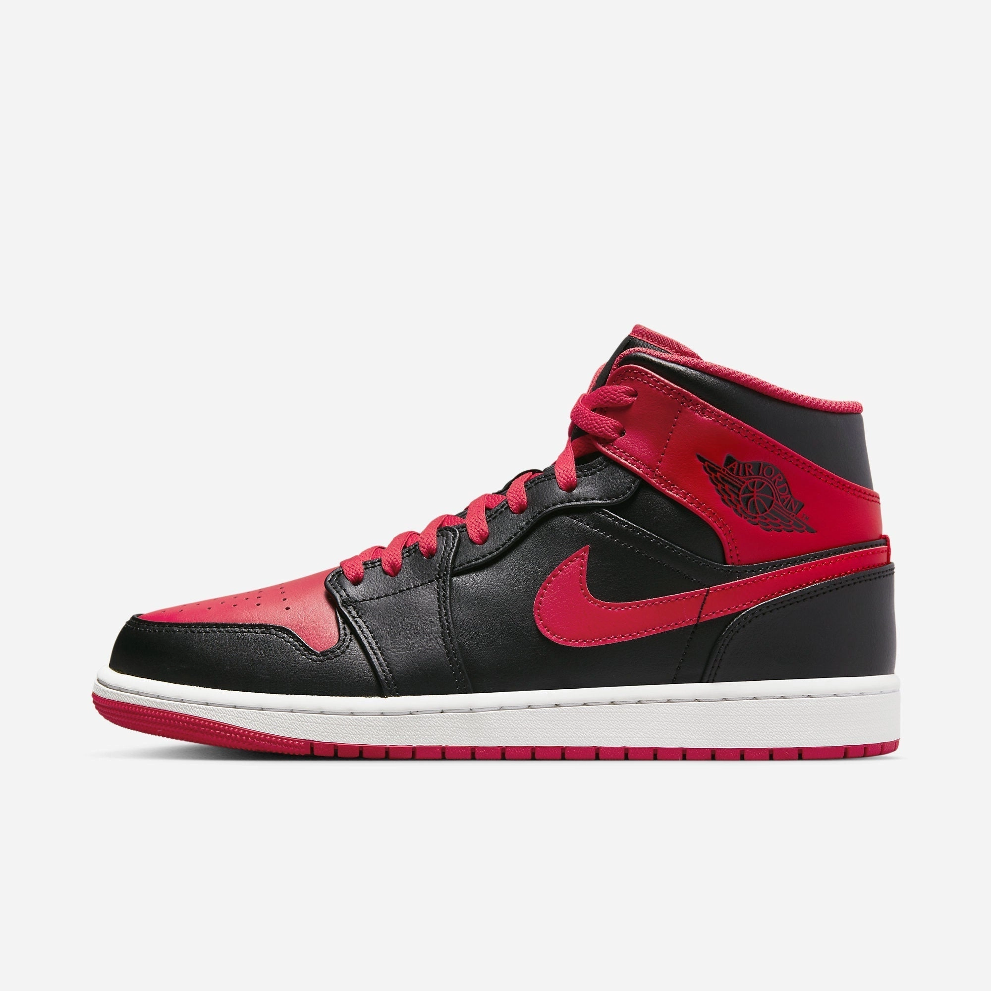 (Men's) Air Jordan 1 Mid 'Alternate Bred' (2022) DQ8426-060 Iconic Air Jordan 1 shoes with bold accents