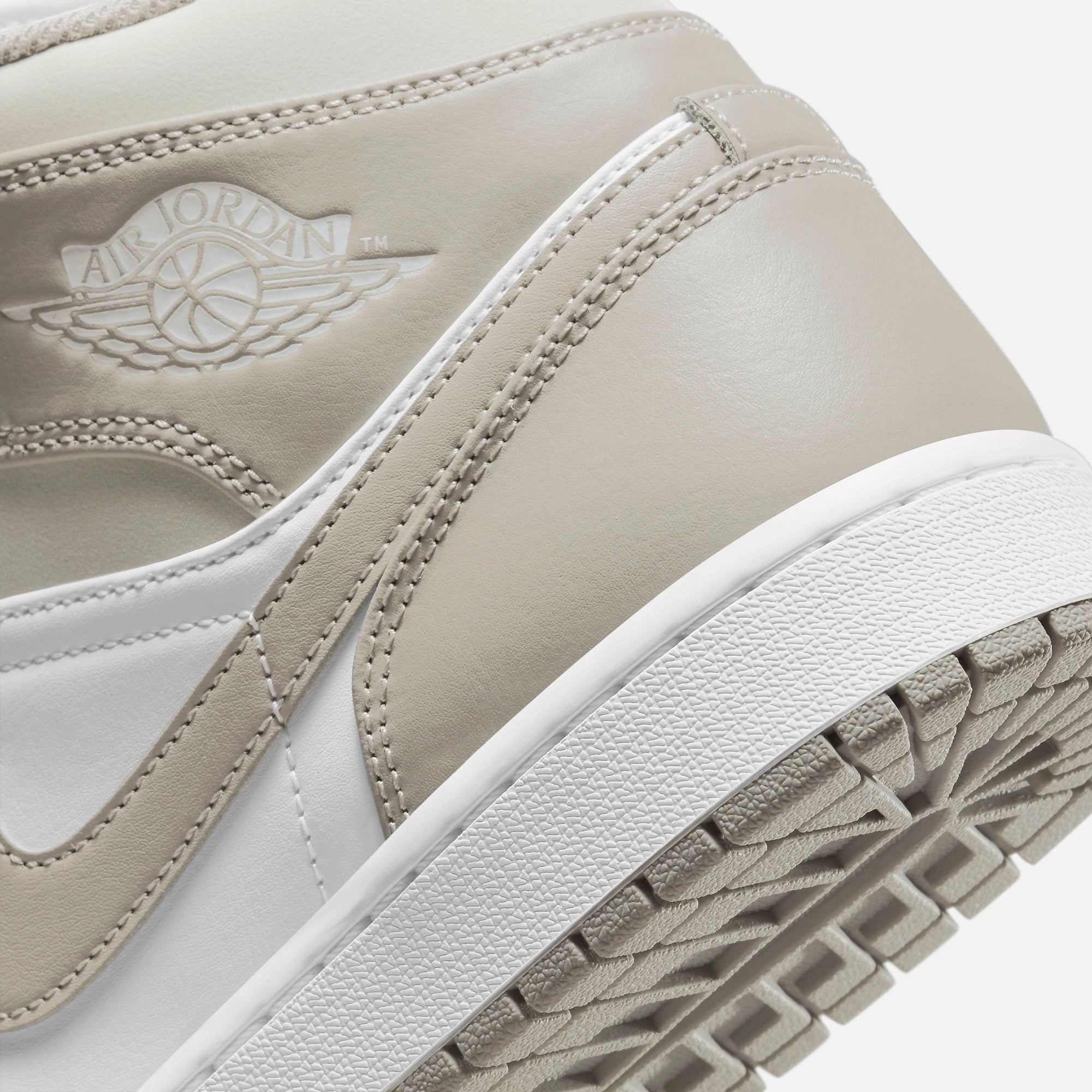 (Men's) Air Jordan 1 Mid 'Linen' (2021) 554724-082 Air Jordan 1 Signature Look Sneakers