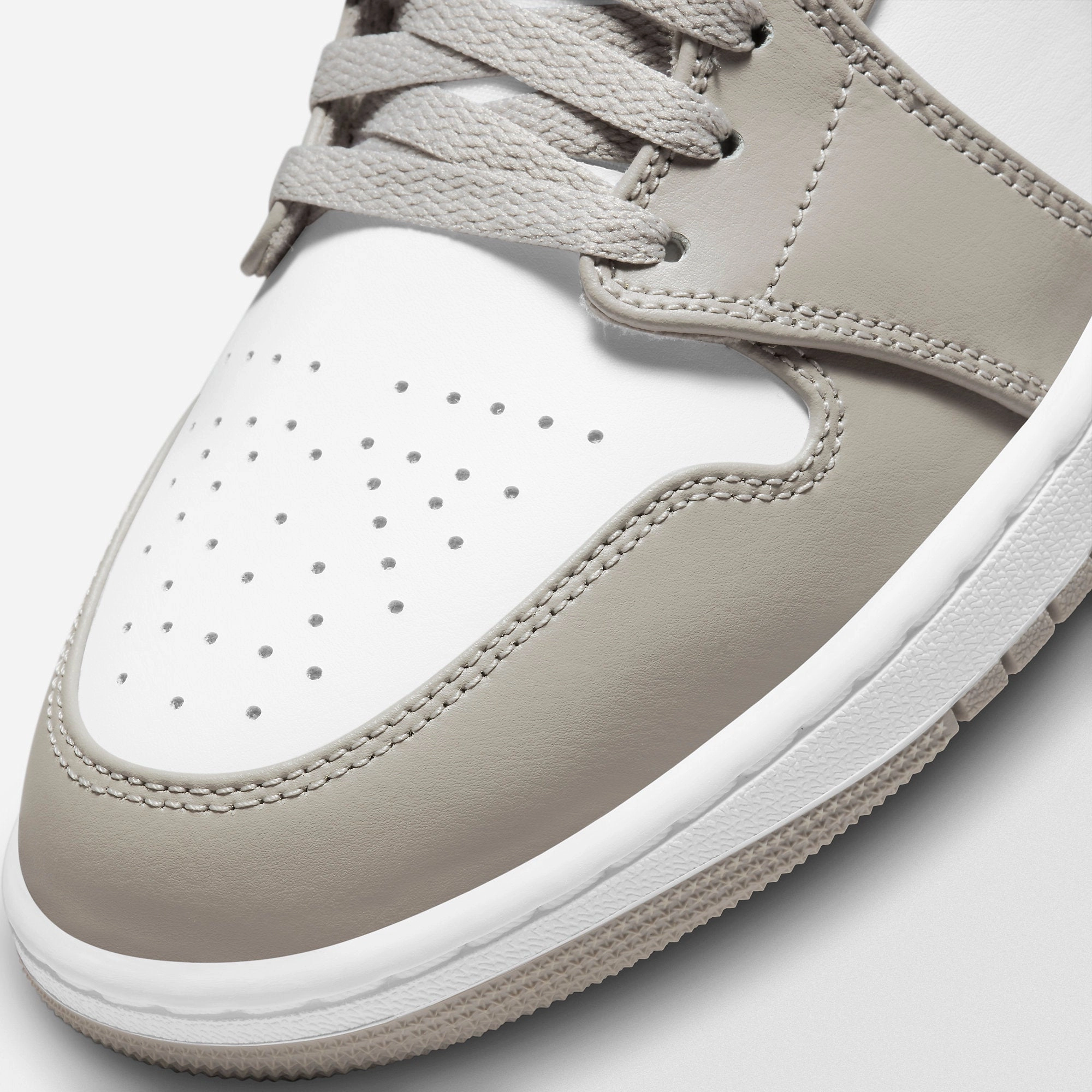 (Men's) Air Jordan 1 Mid 'Linen' (2021) 554724-082 Air Jordan 1 Signature Look Sneakers