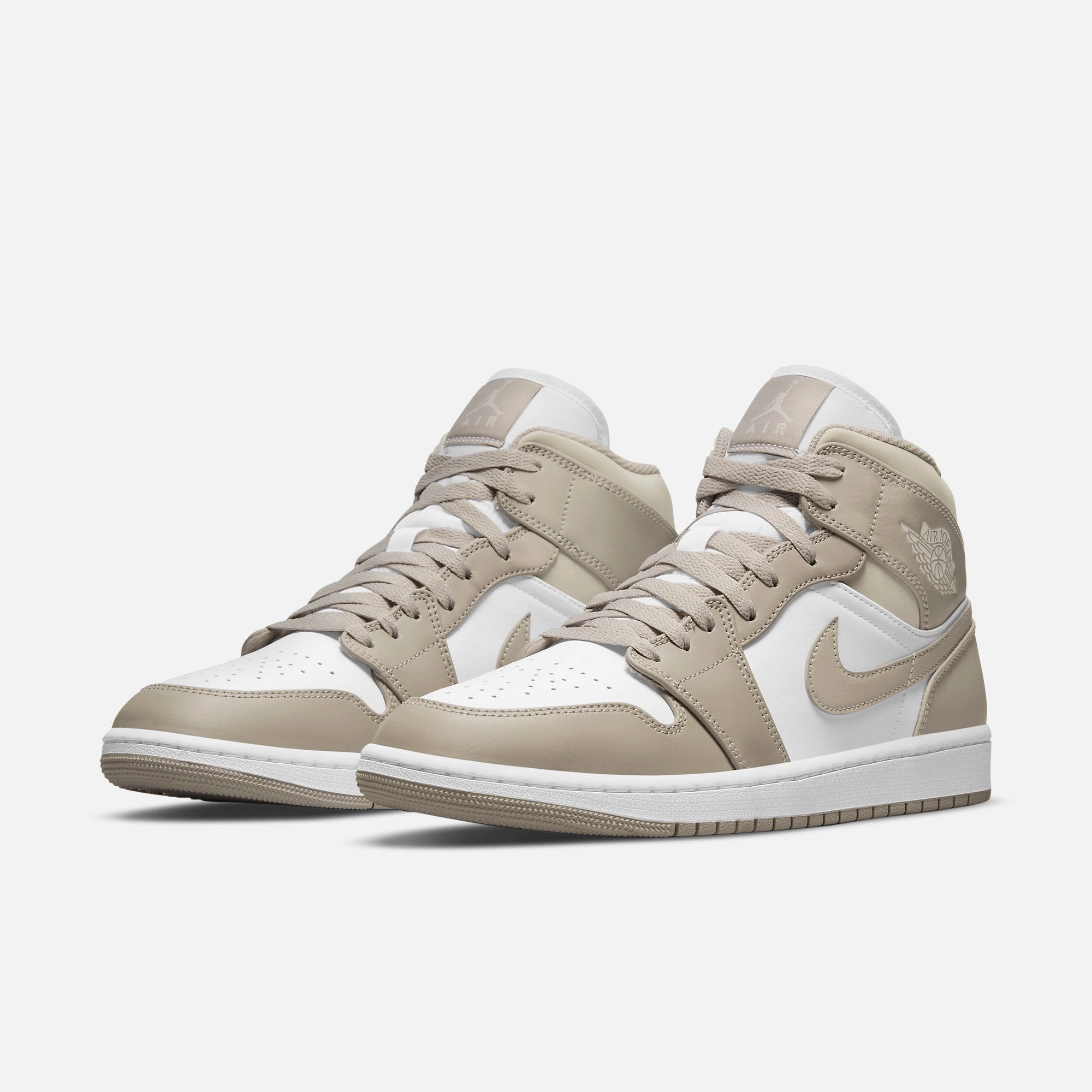 (Men's) Air Jordan 1 Mid 'Linen' (2021) 554724-082 Air Jordan 1 Signature Look Sneakers