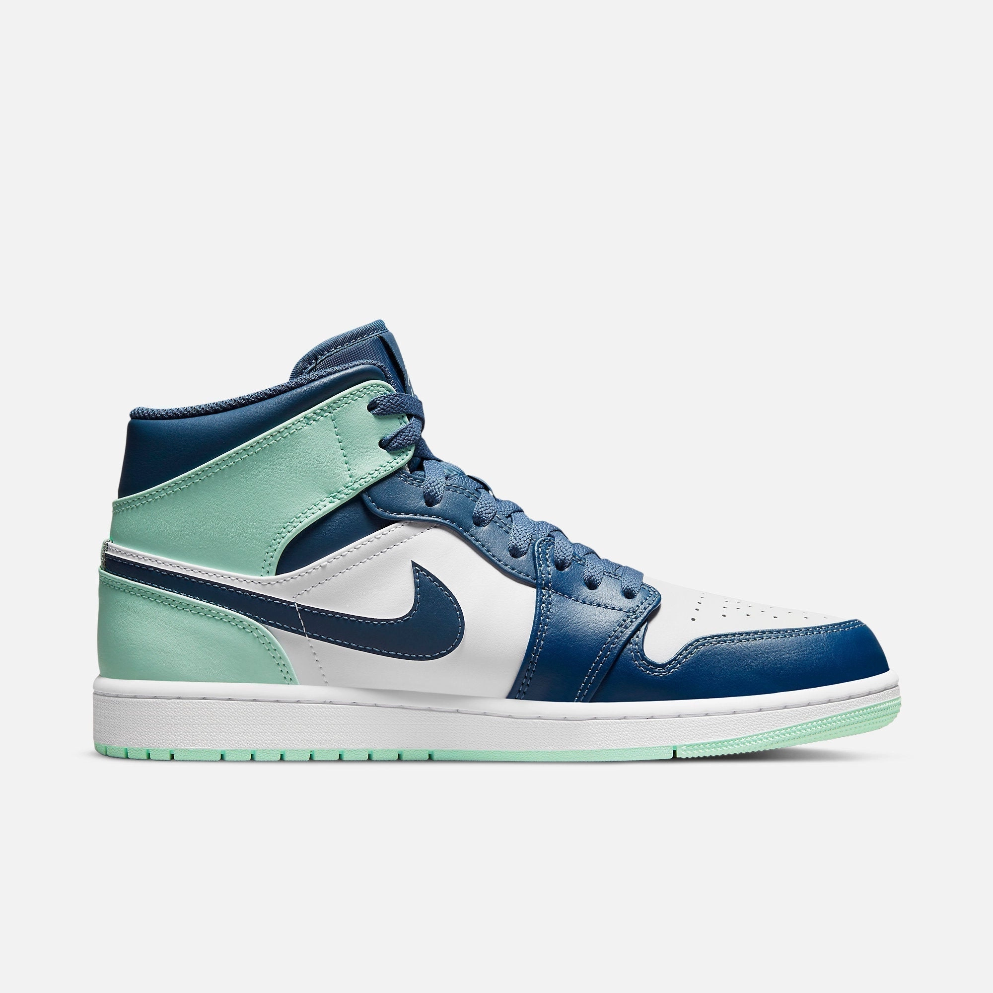 (Men's) Air Jordan 1 Mid 'Mystic Navy' (2022) 554724-413 Air Jordan 1 Timeless Heritage Shoes