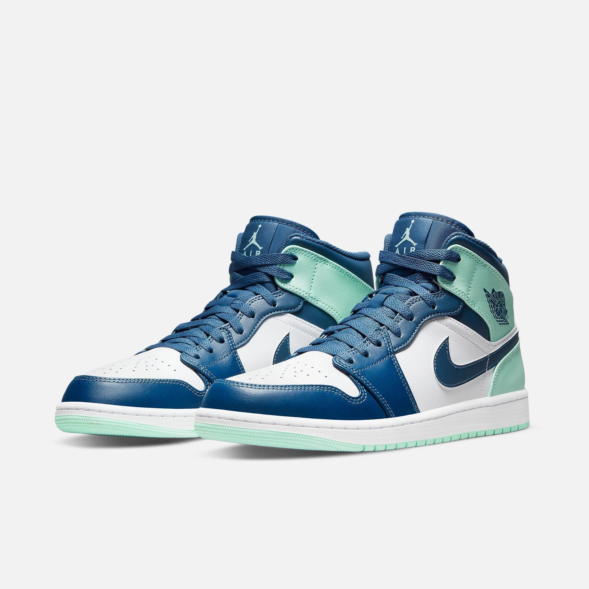 (Men's) Air Jordan 1 Mid 'Mystic Navy' (2022) 554724-413 Air Jordan 1 Timeless Heritage Shoes